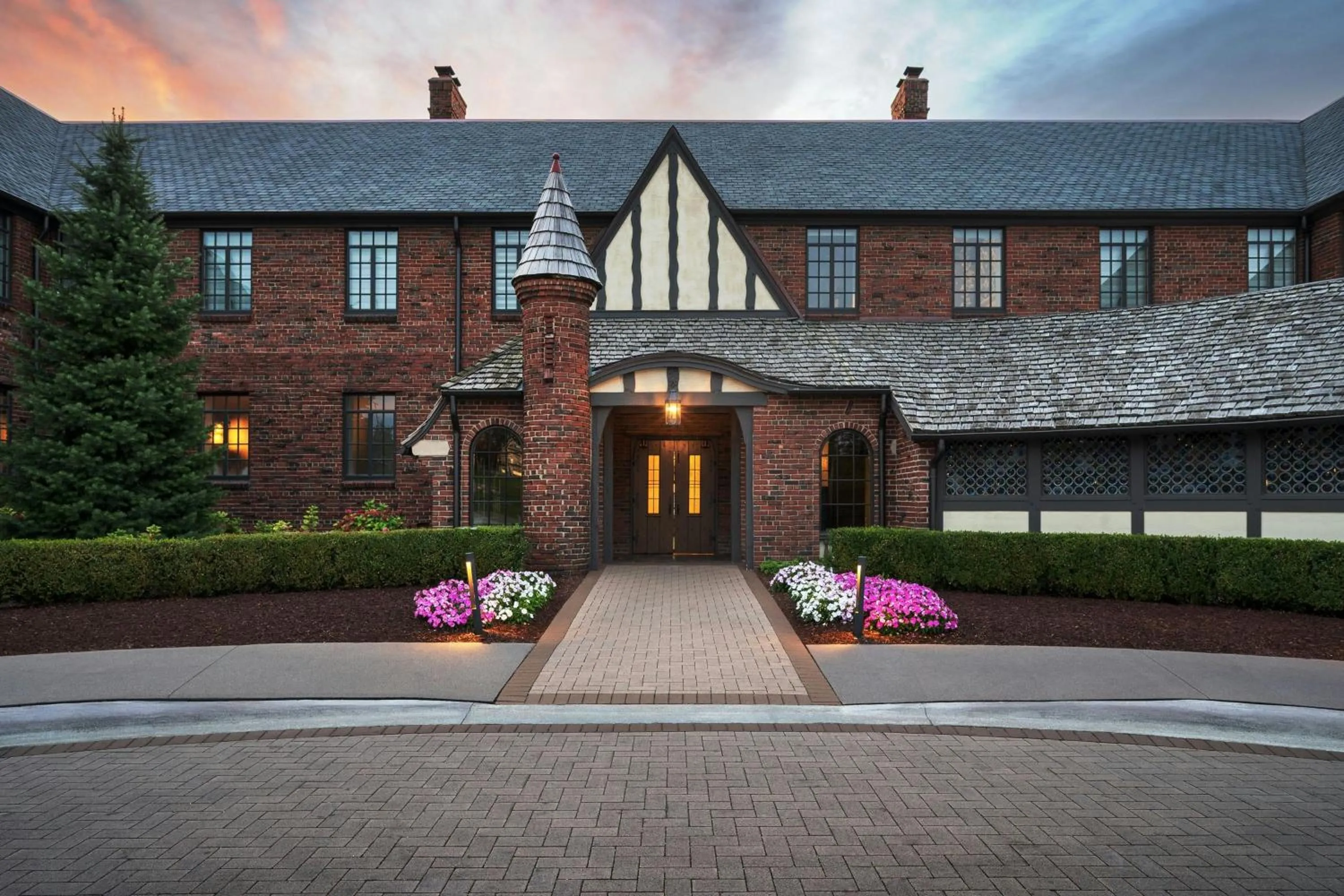 Property building in St. Clair Inn