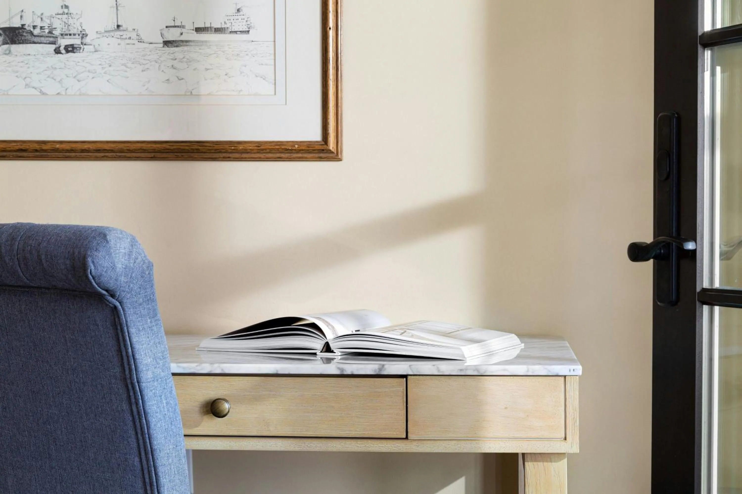 Photo of the whole room in St. Clair Inn