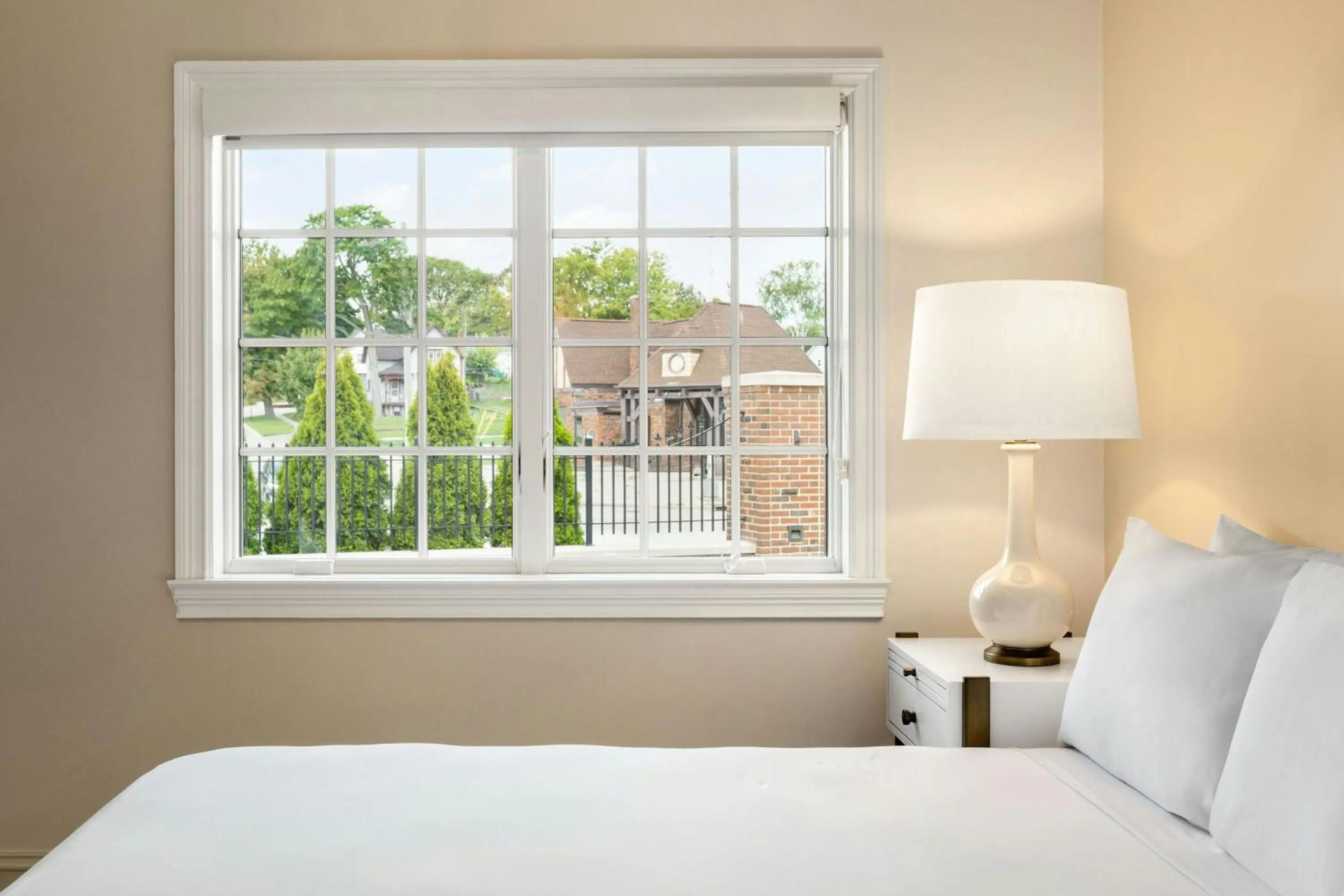 Bedroom, Bed in St. Clair Inn