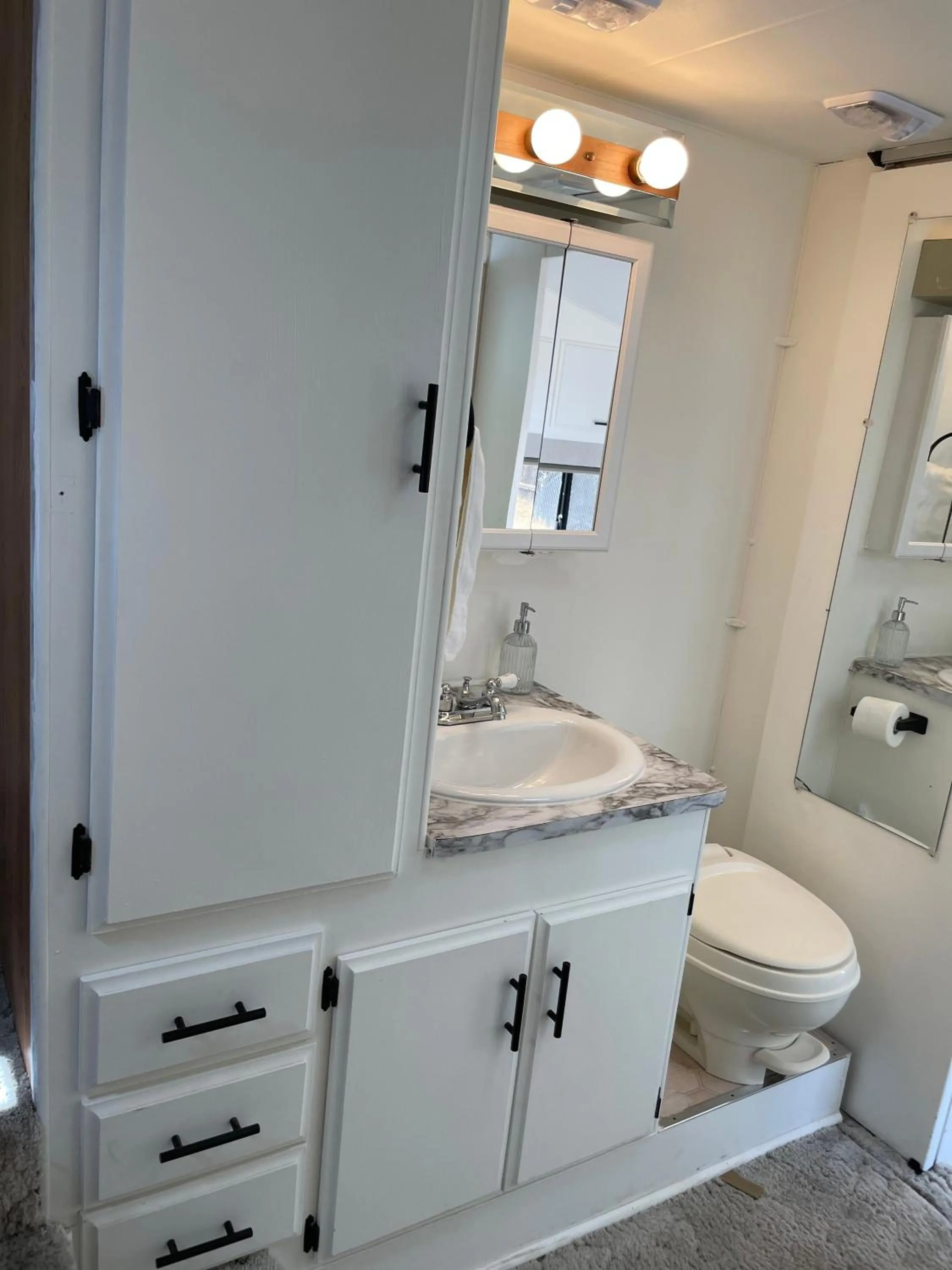 Bathroom in RV2 Stunning RV Private Netflix FreeParking