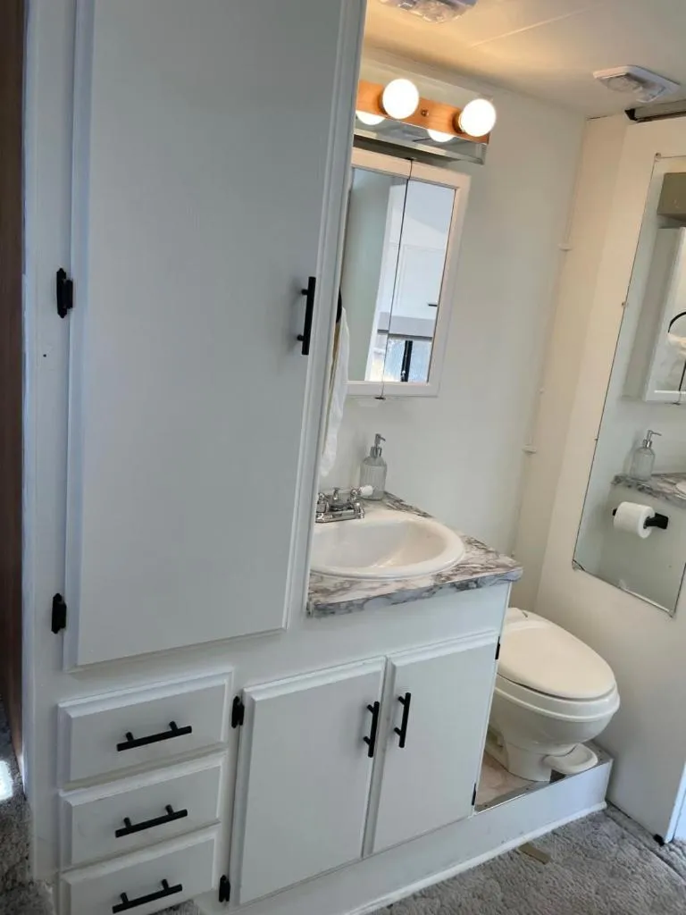 Bathroom in RV2 Stunning RV Private Netflix FreeParking
