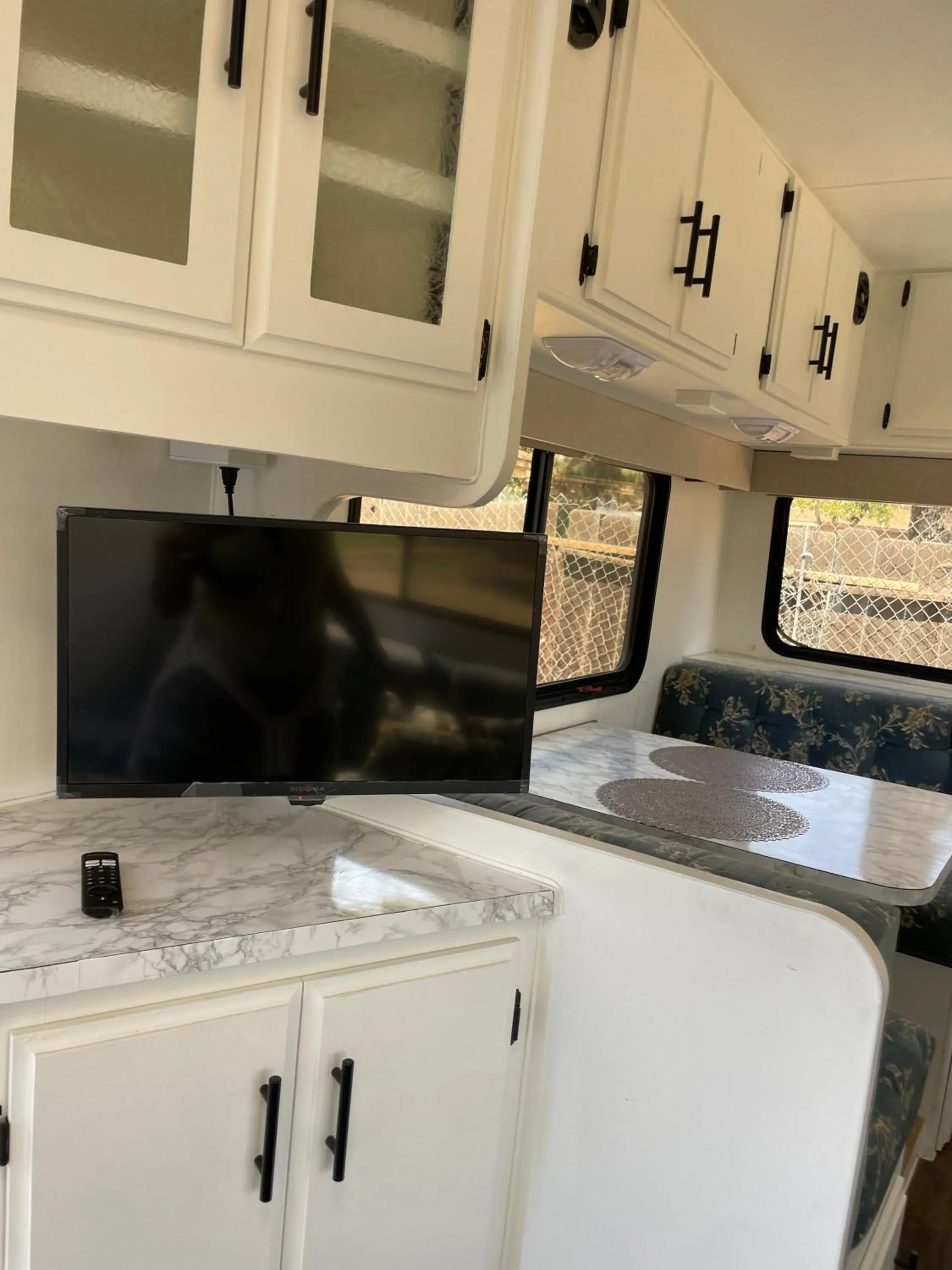 TV and multimedia in RV2 Stunning RV Private Netflix FreeParking