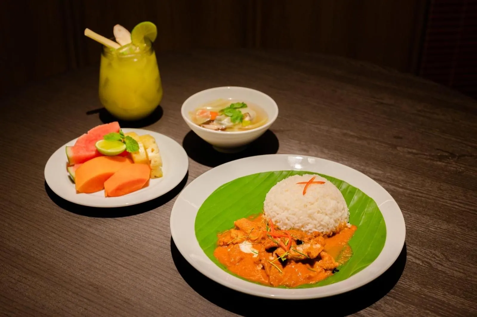 Food and drinks in Oakwood Studios Sukhumvit Bangkok
