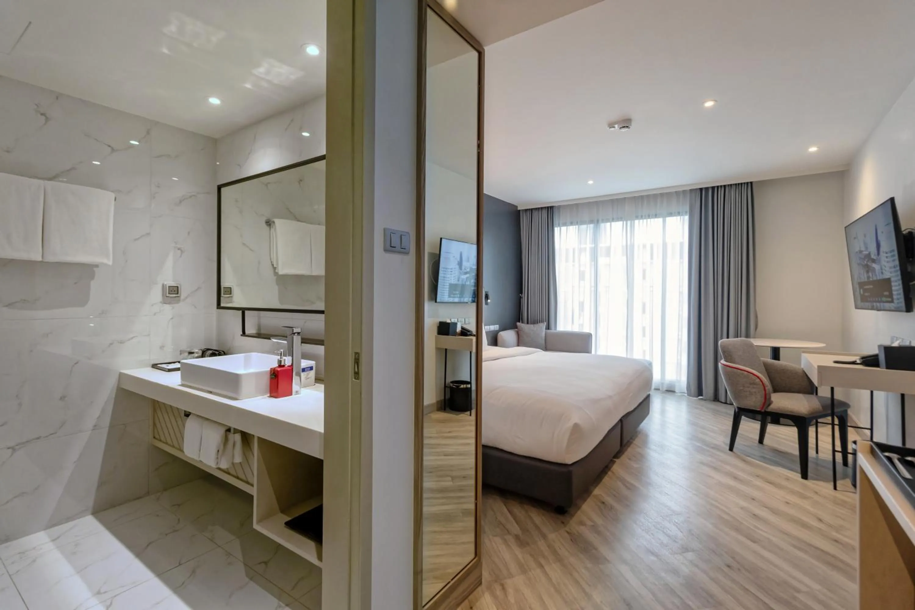 Bedroom, Bed in Oakwood Studios Sukhumvit Bangkok