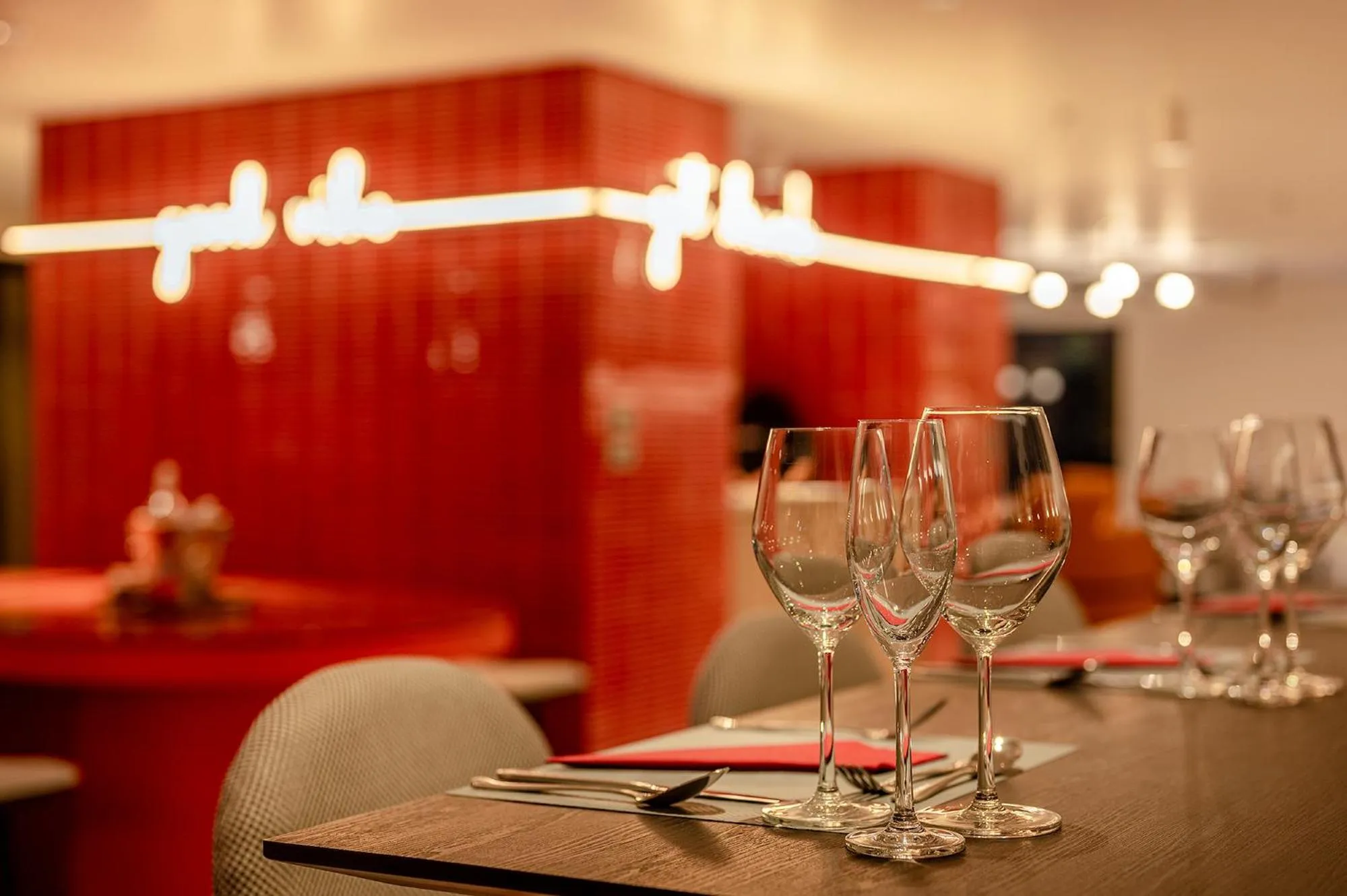 Restaurant/places to eat in Oakwood Studios Sukhumvit Bangkok