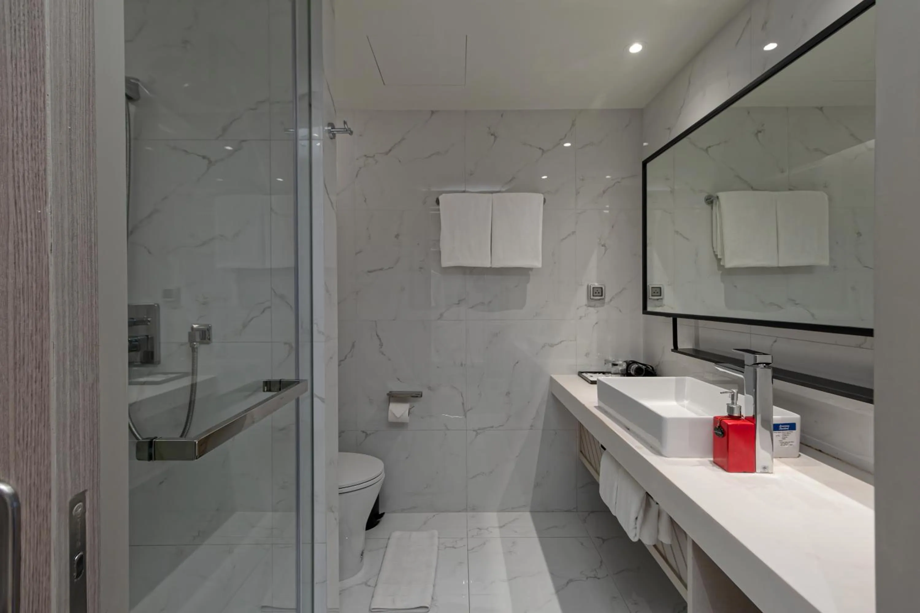 Toilet in Oakwood Studios Sukhumvit Bangkok