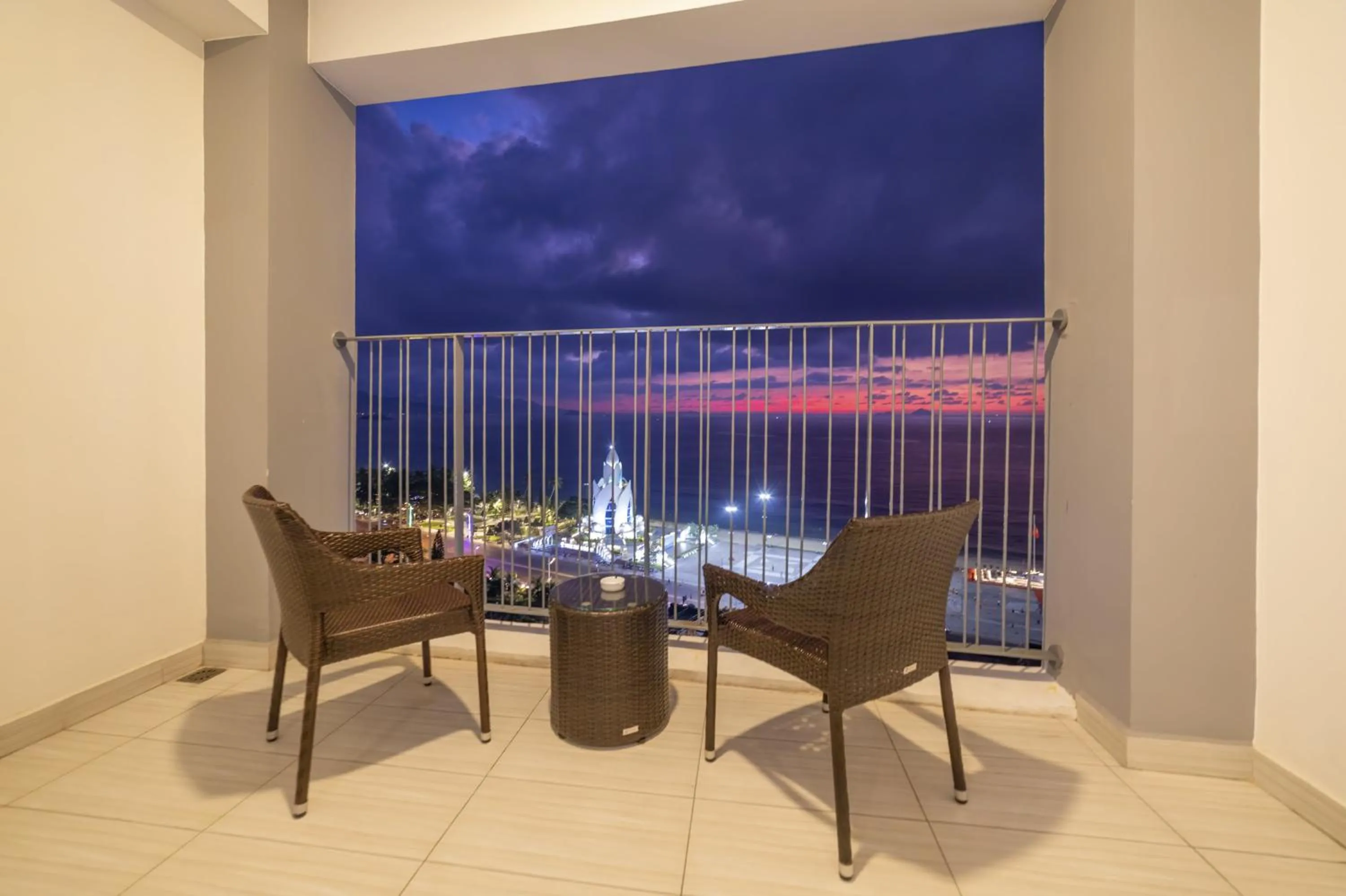 Night in LYN Premier Studio Panorama Nha Trang