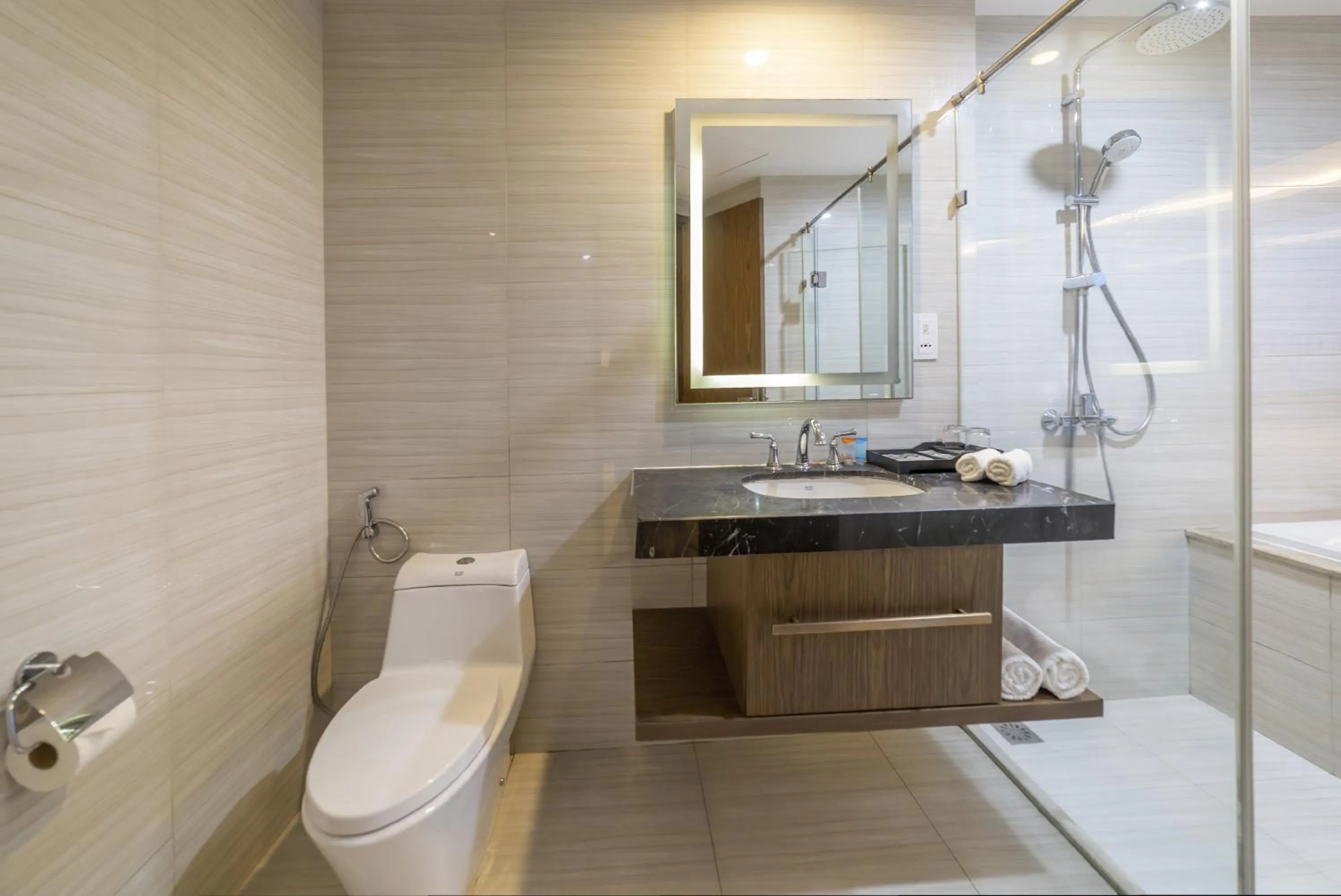Shower in LYN Premier Studio Panorama Nha Trang