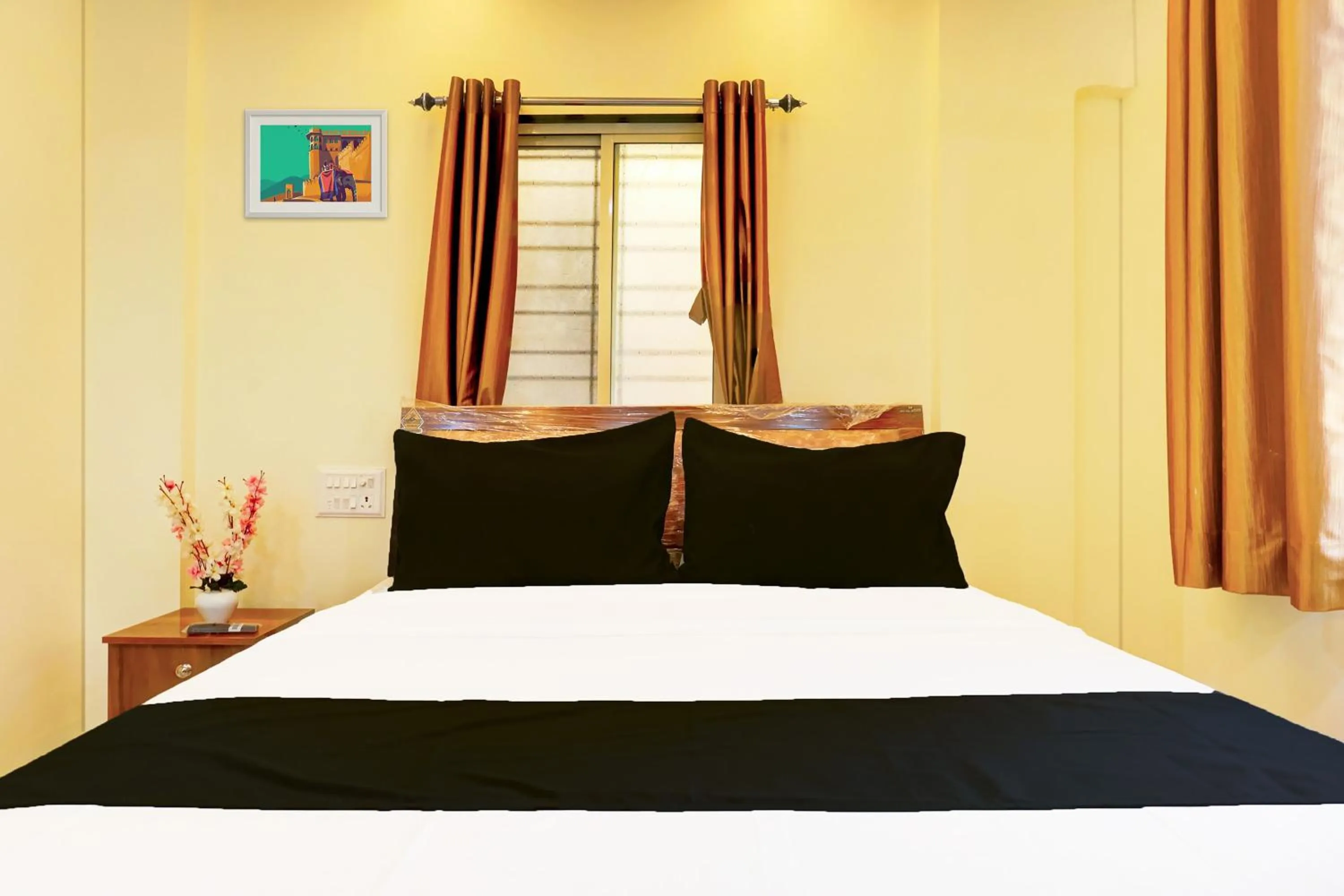 Bedroom, Bed in Hotel O Jaihind Building