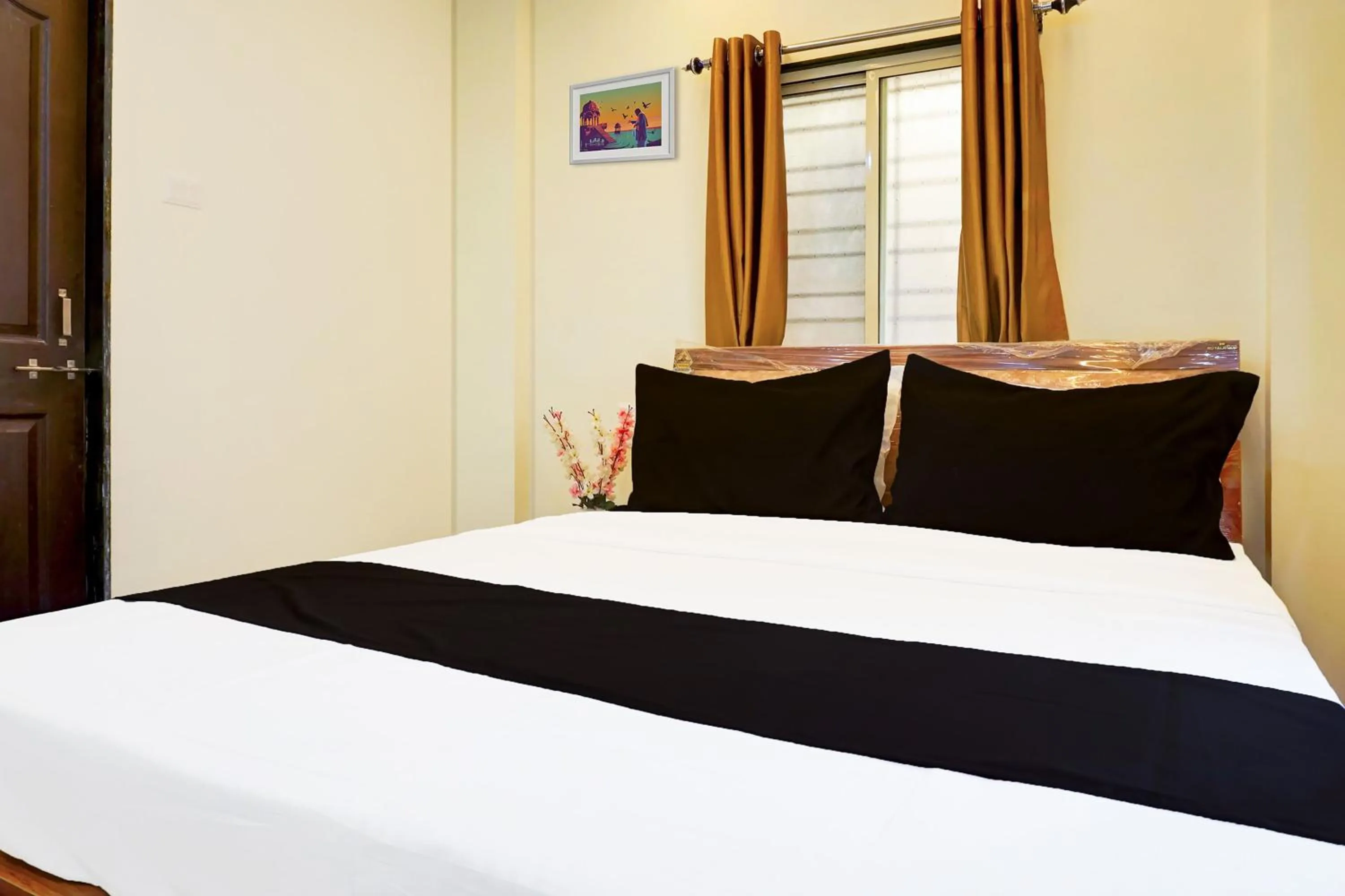 Bedroom, Bed in Hotel O Jaihind Building