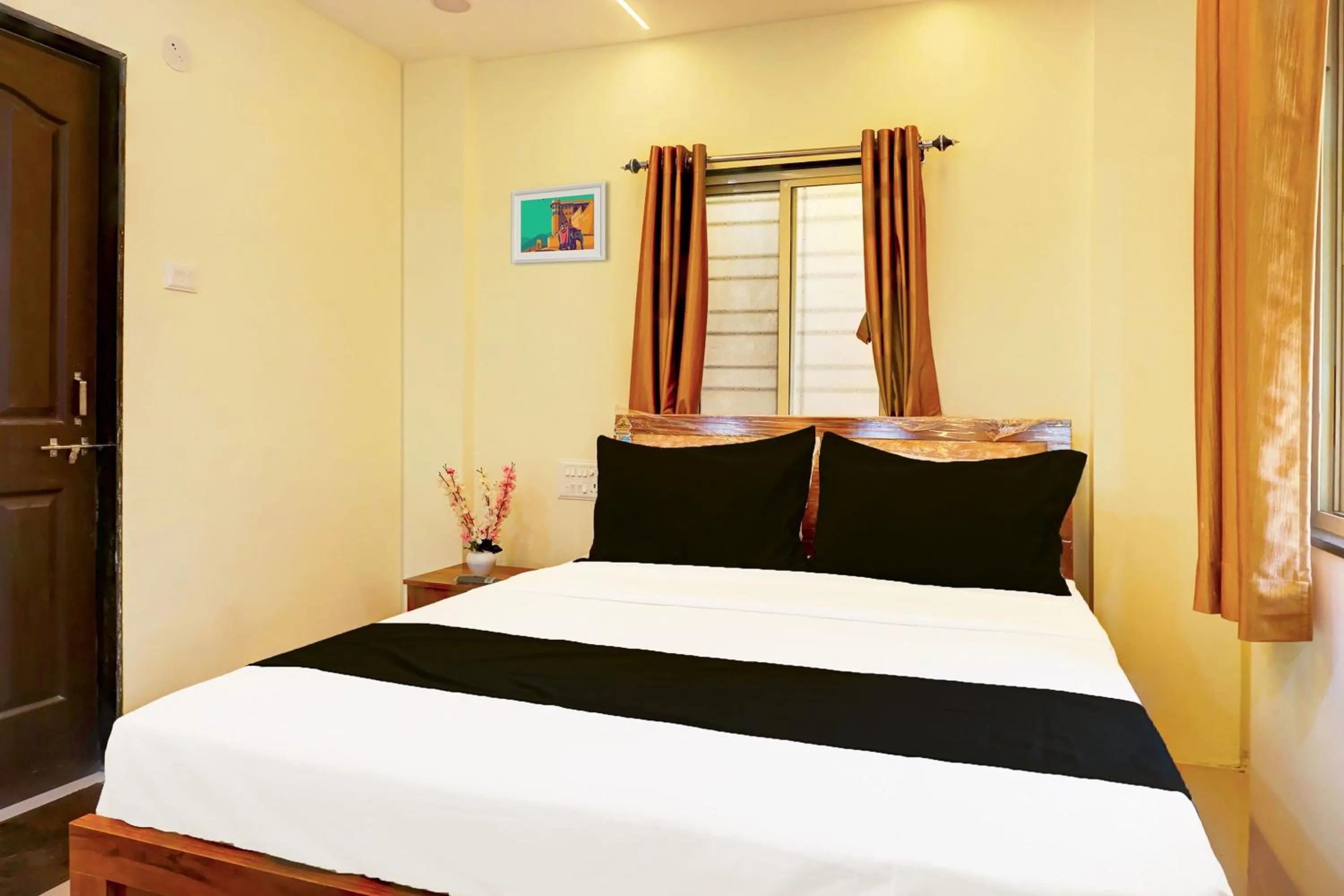 Bedroom, Bed in Hotel O Jaihind Building