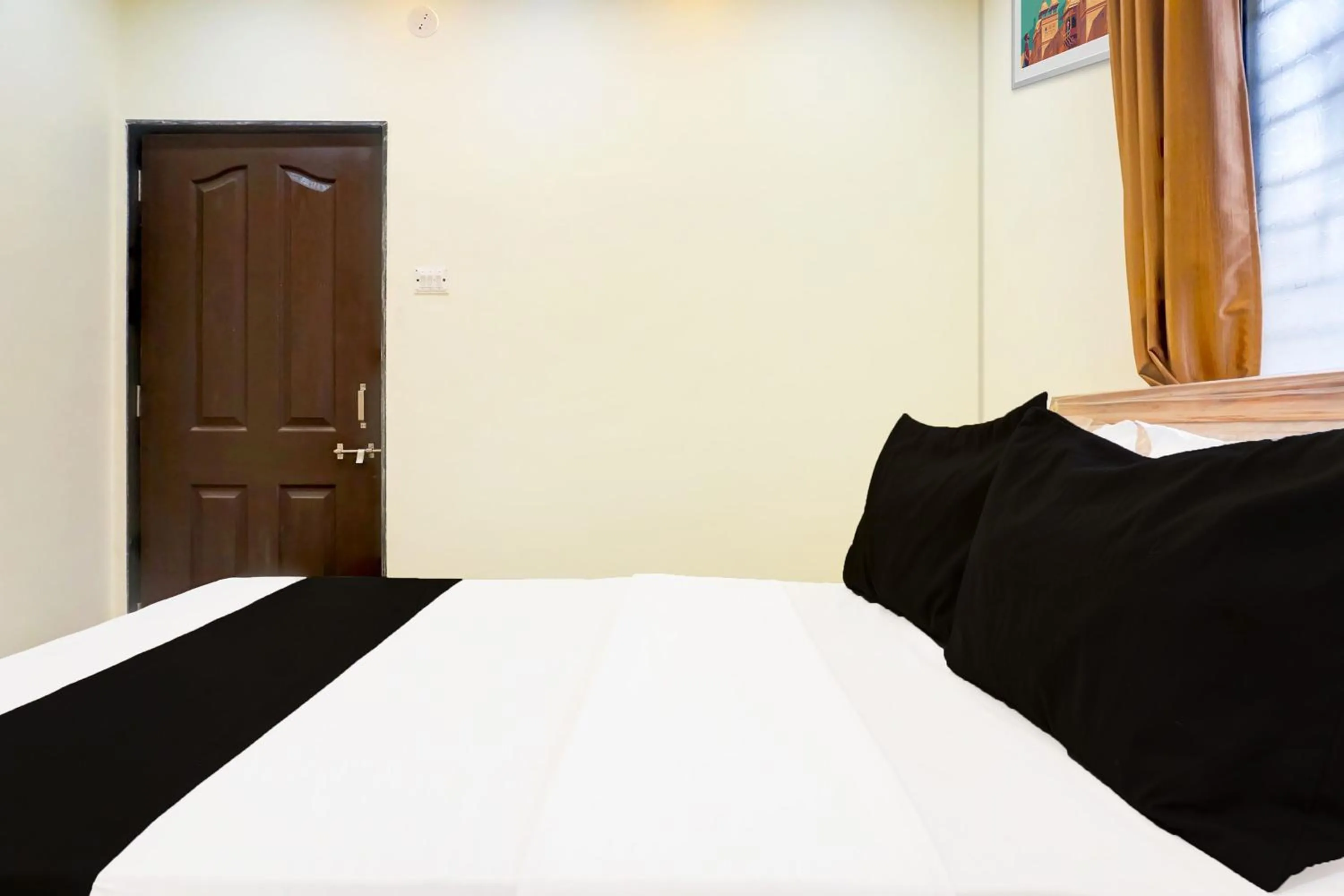 Bedroom, Bed in Hotel O Jaihind Building