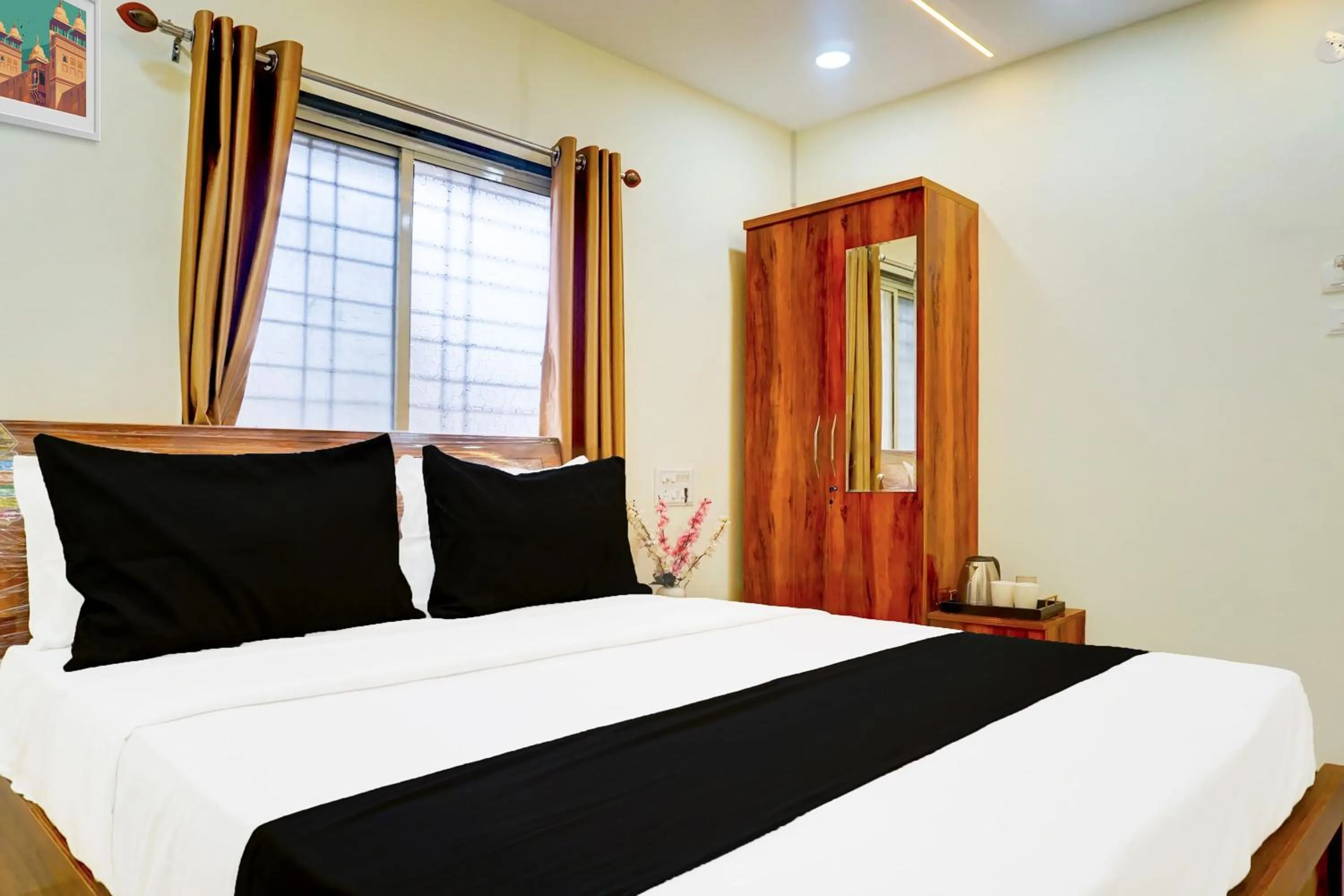 Bedroom, Bed in Hotel O Jaihind Building