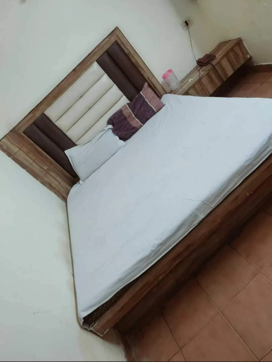 Facade/entrance, Bed in Hotel O Travel INN