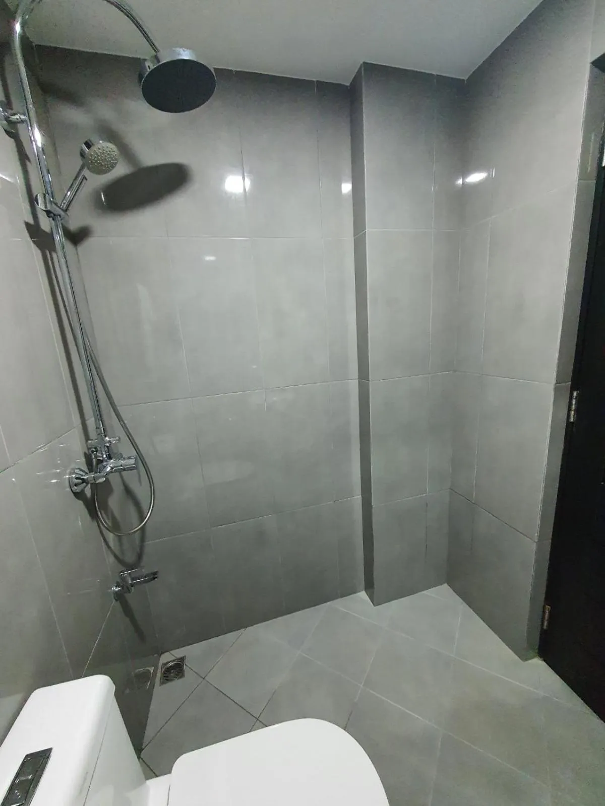 Shower in Tour Inn