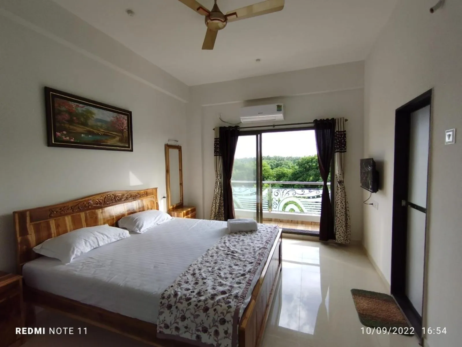 Bed in Hotel Kavijay Sea View