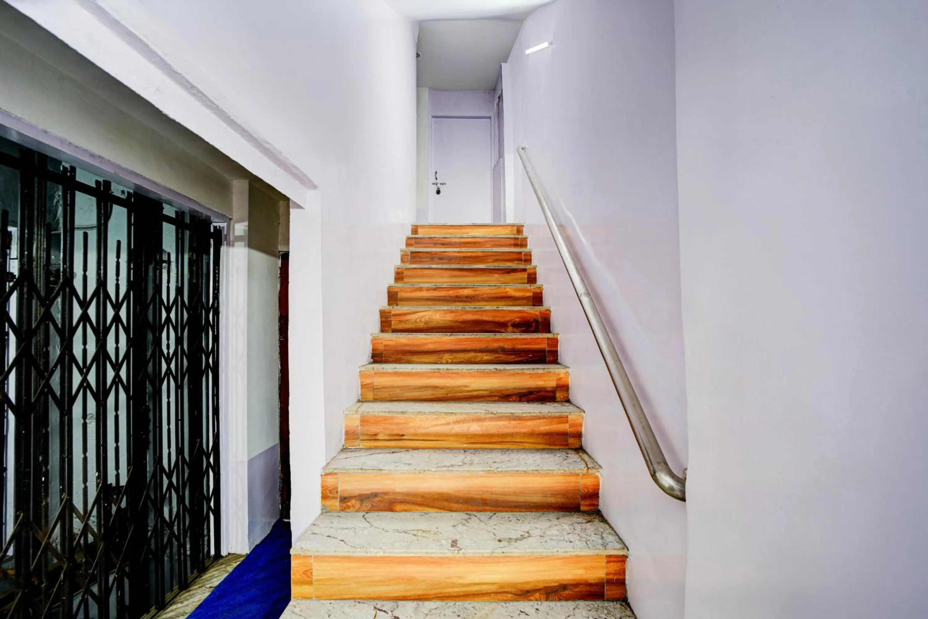 Lobby or reception in Collection O Rani Kamlapati Railway Station Formerly Silkroute Palace