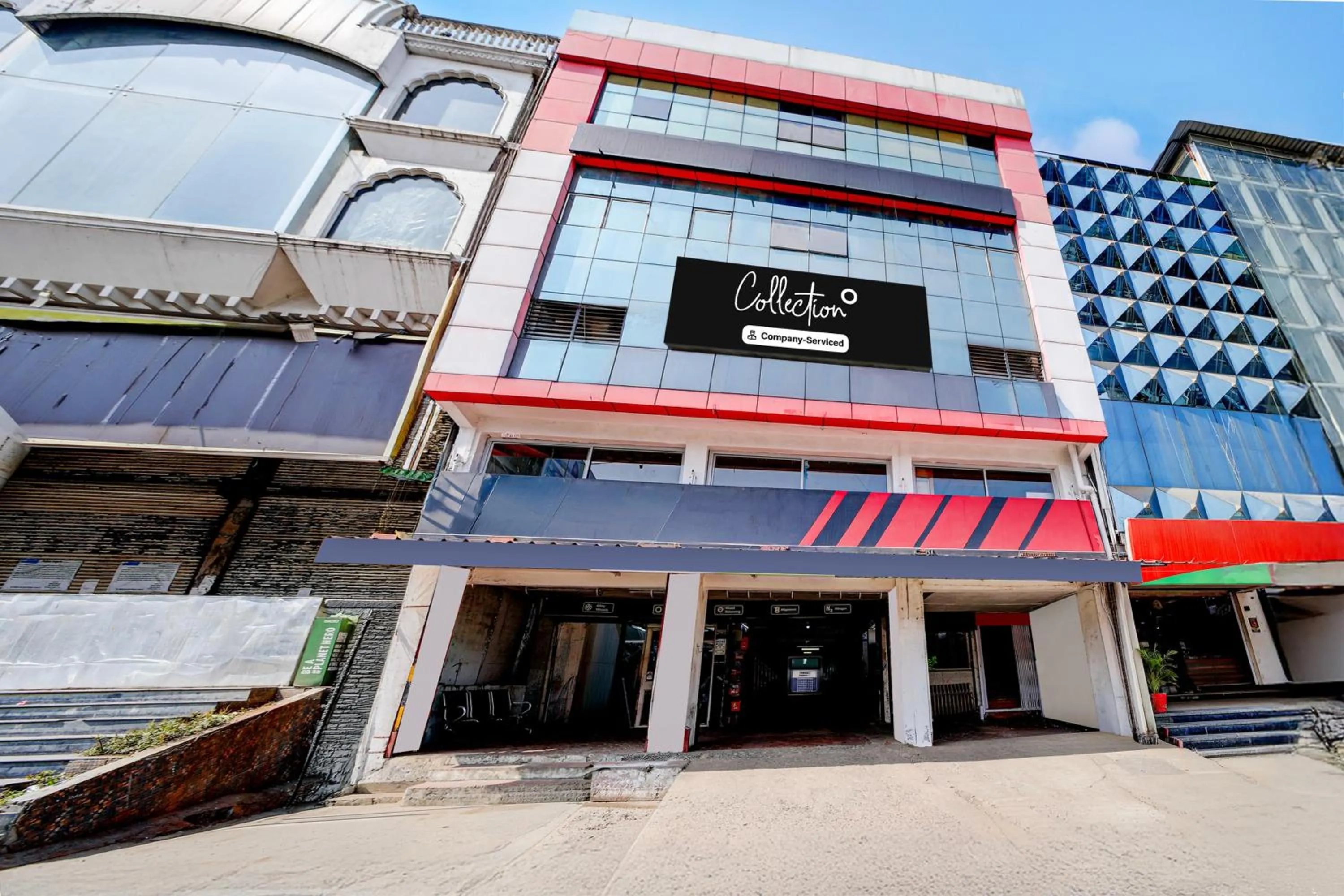 Facade/entrance in Collection O Rani Kamlapati Railway Station Formerly Silkroute Palace