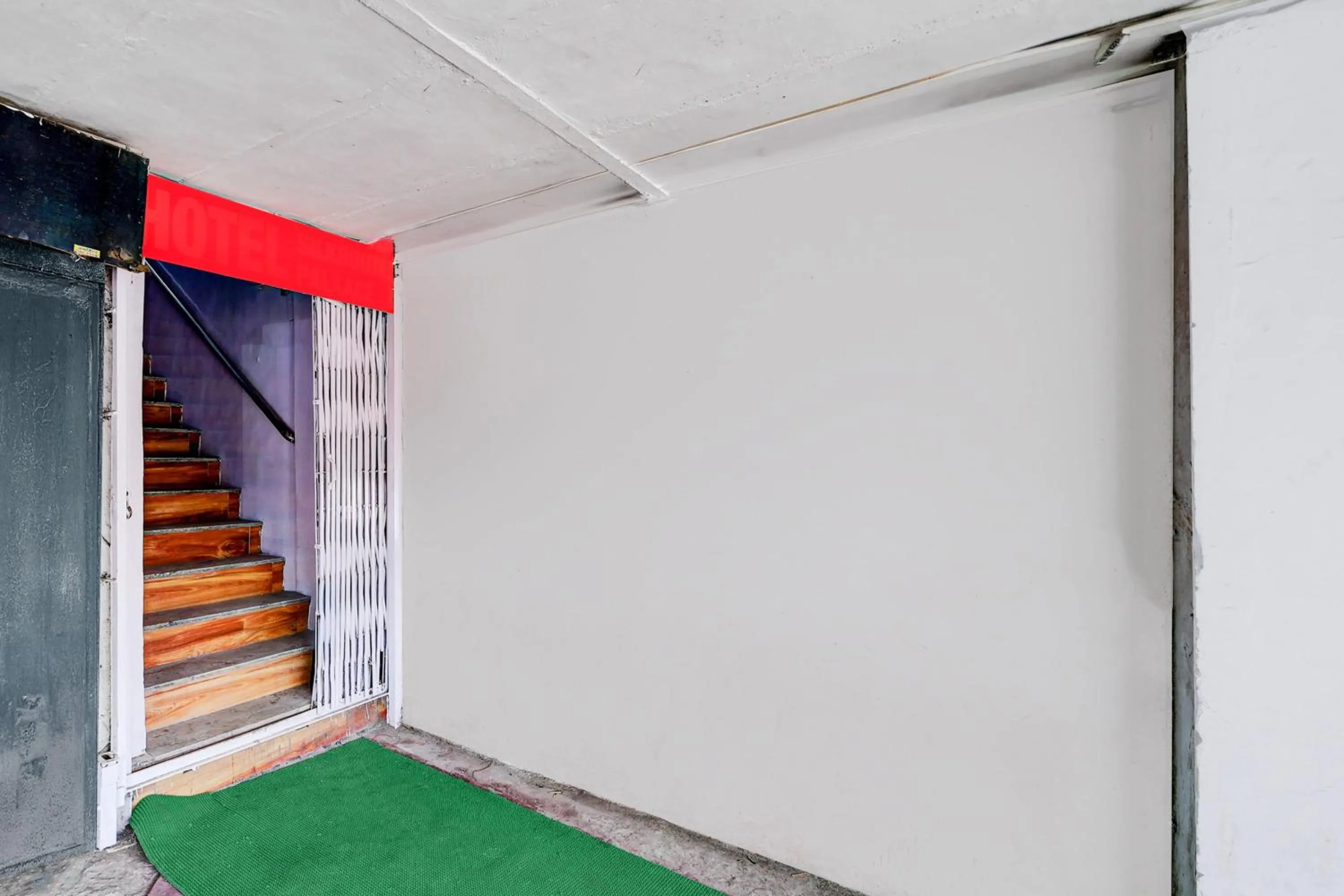 Facade/entrance in Collection O Rani Kamlapati Railway Station Formerly Silkroute Palace