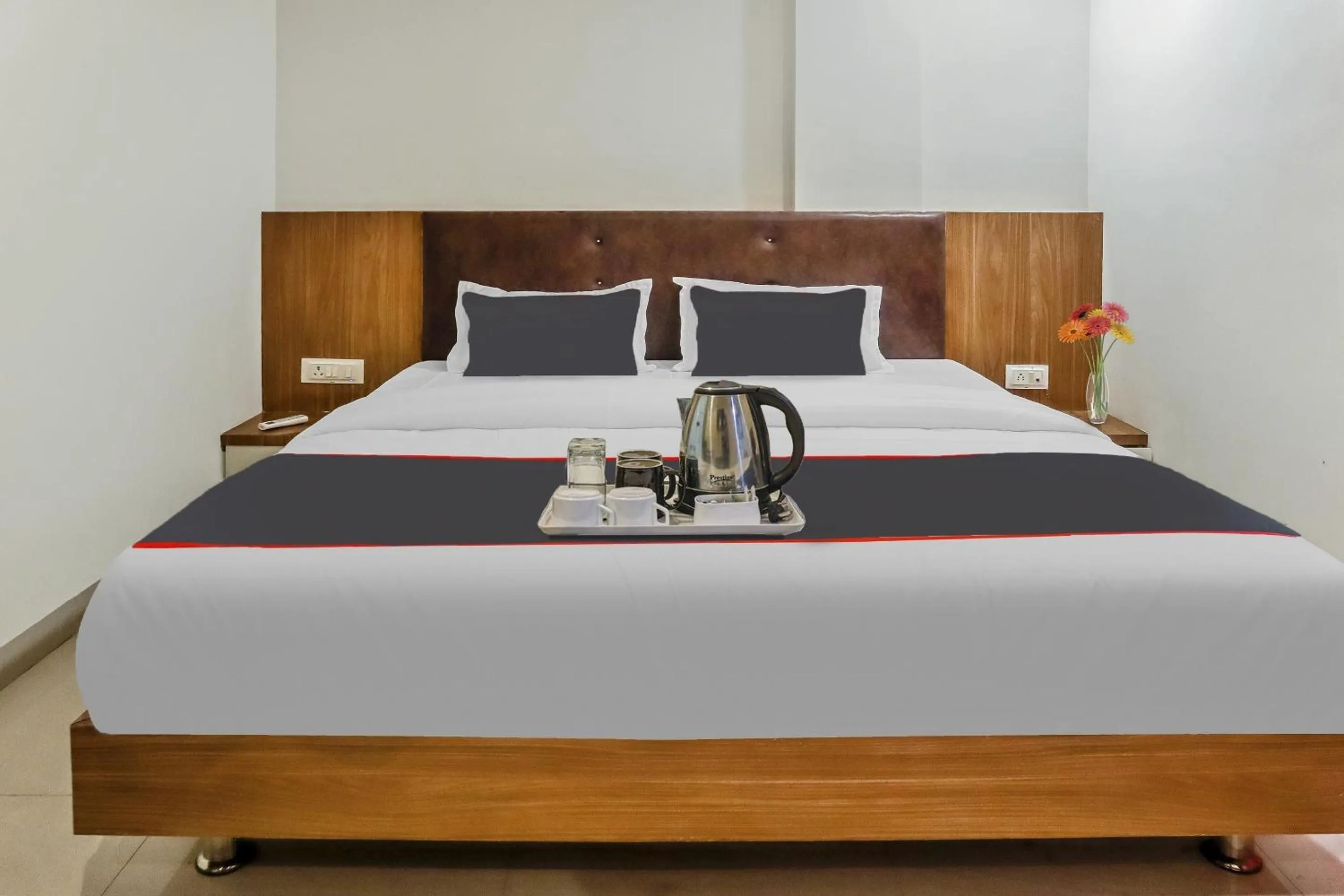 Bedroom in Capital O Silkroute Palaace