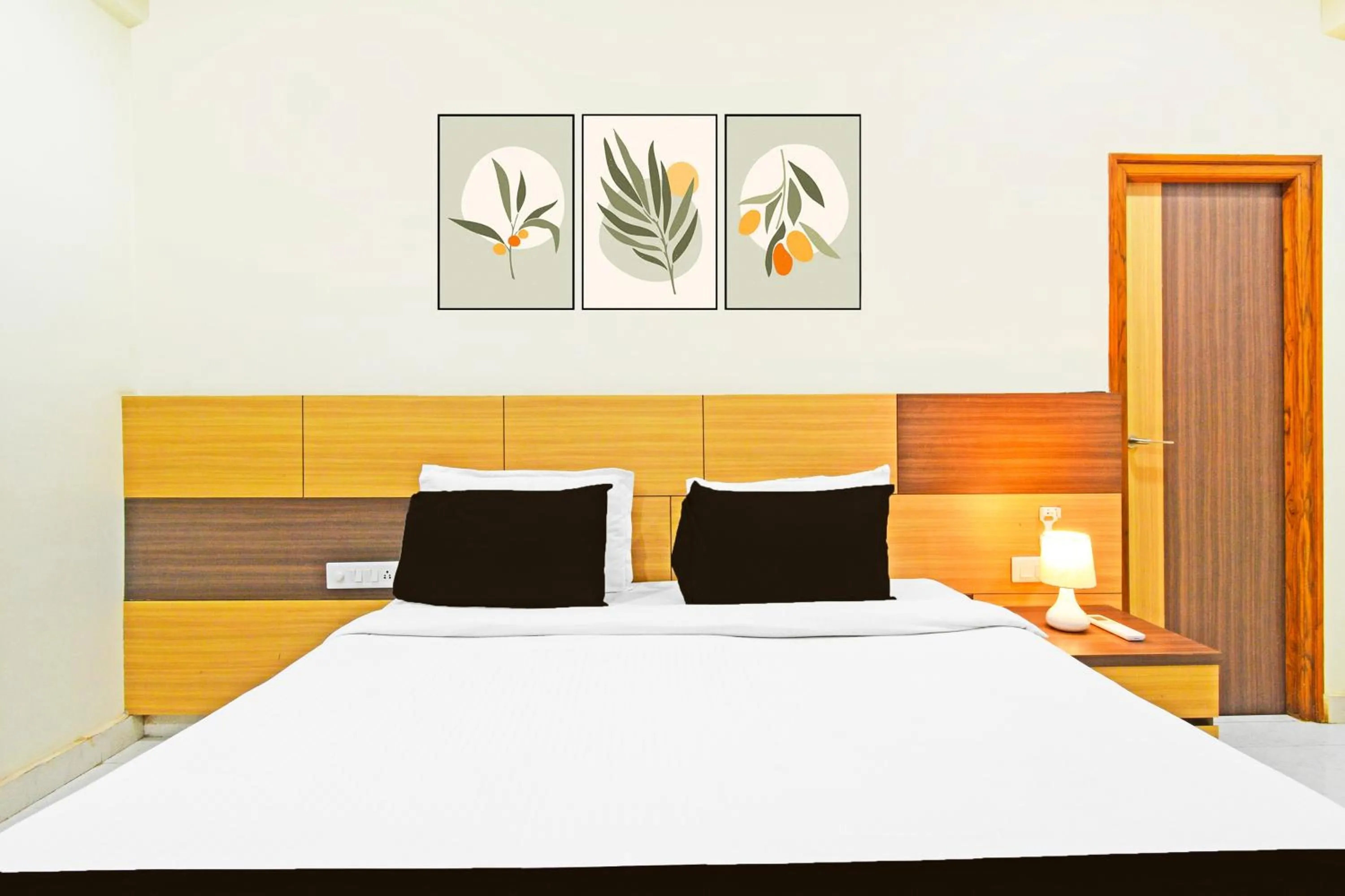 Bedroom, Bed in Super Townhouse Kondapur Near Botanical Garden Formerly RRR Inn