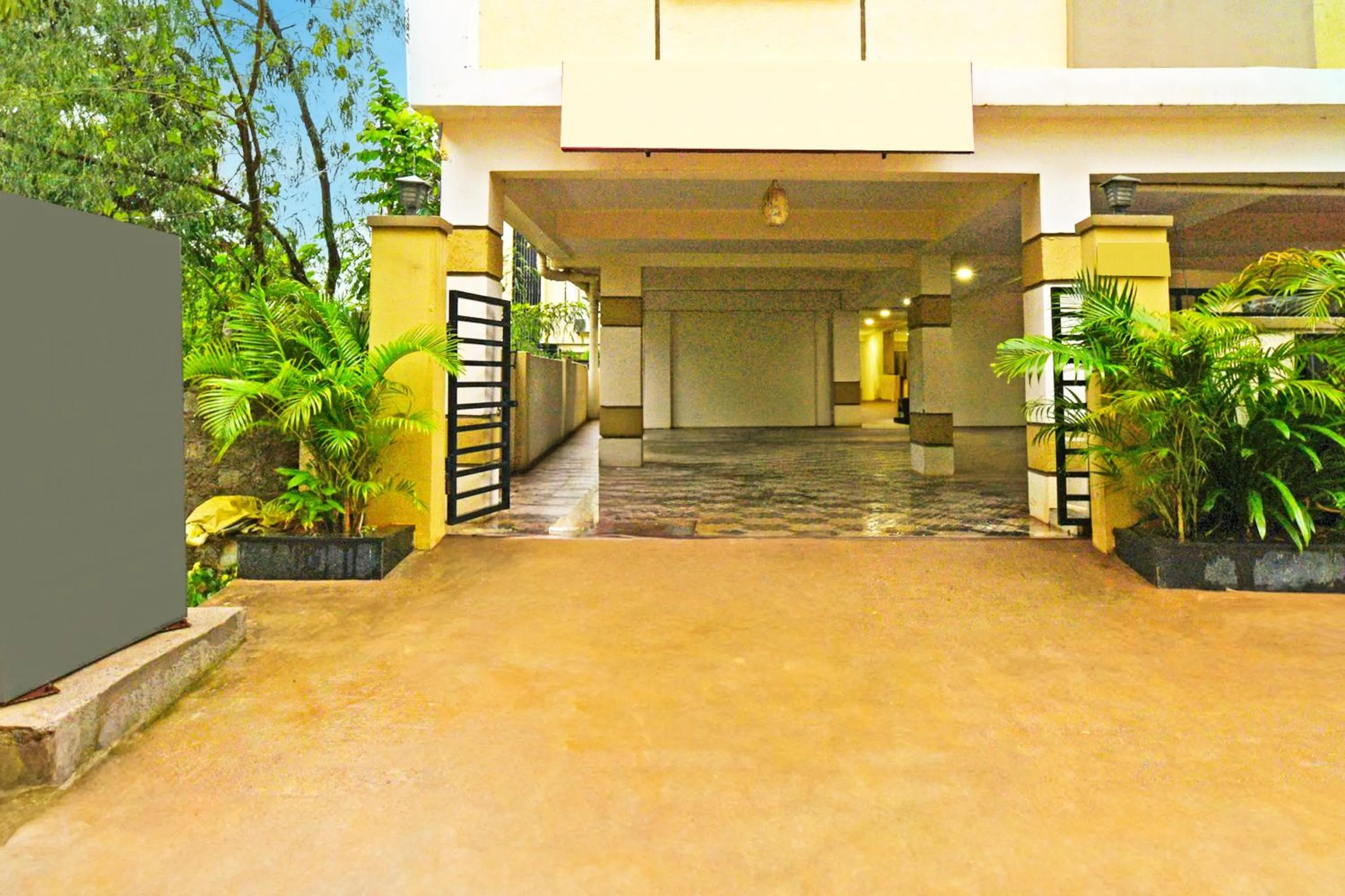 Facade/entrance in Super Townhouse Kondapur Near Botanical Garden Formerly RRR Inn