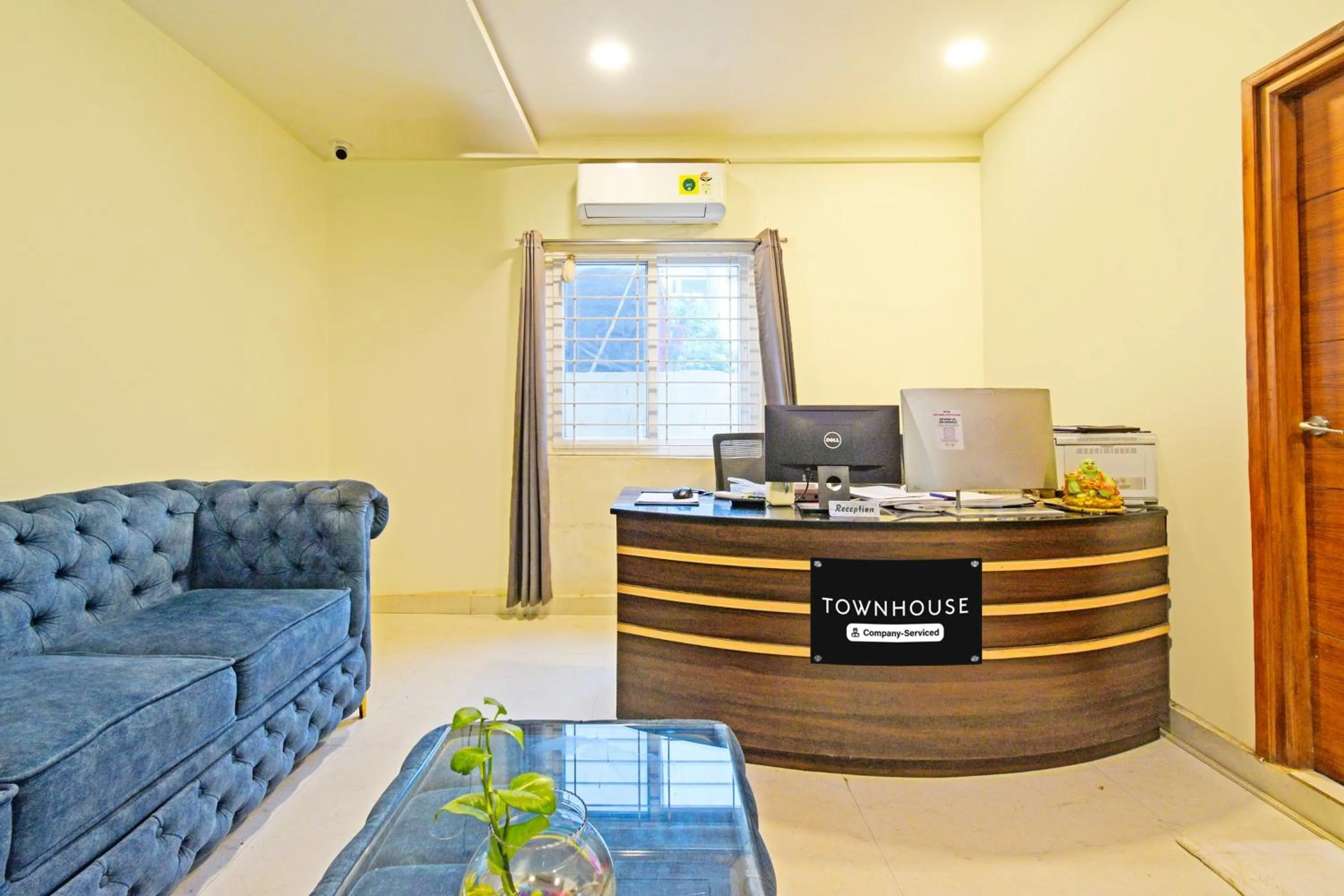 Lobby or reception in Super Townhouse Kondapur Near Botanical Garden Formerly RRR Inn