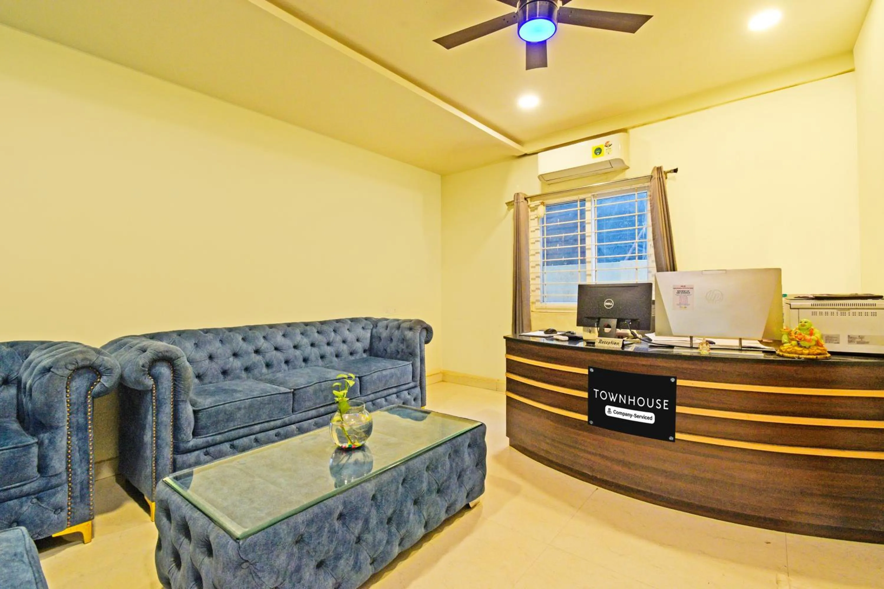 Lobby or reception in Super Townhouse Kondapur Near Botanical Garden Formerly RRR Inn