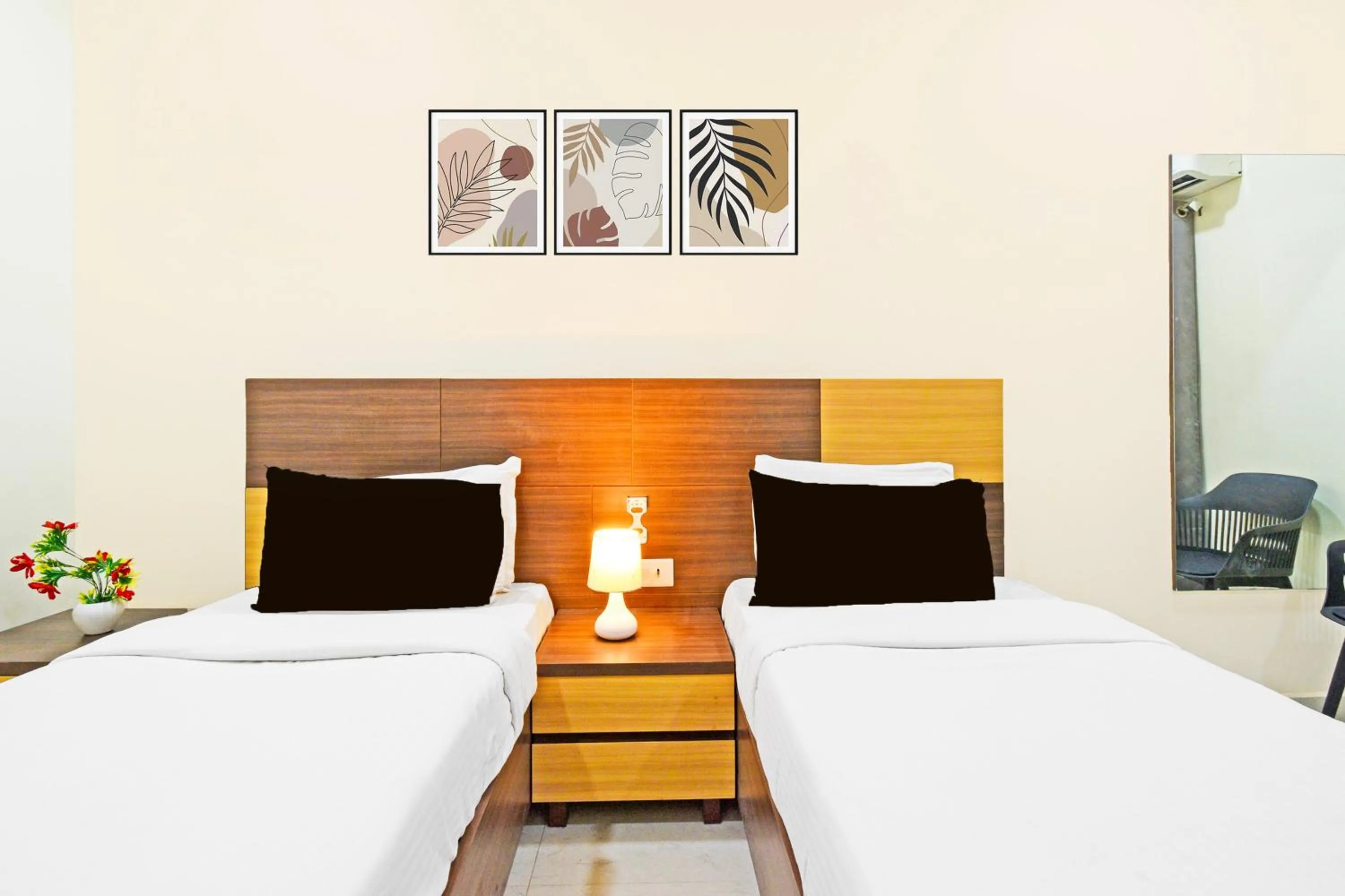 Bedroom, Bed in Super Townhouse Kondapur Near Botanical Garden Formerly RRR Inn