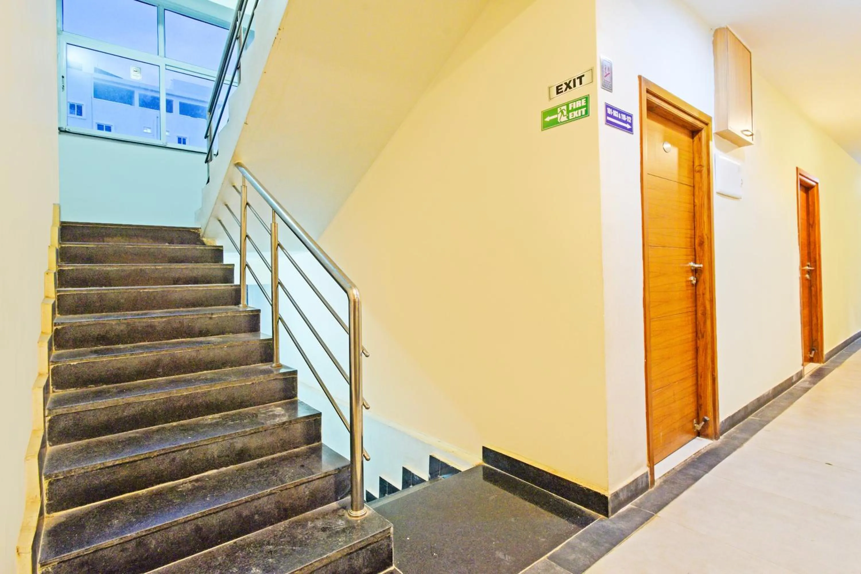 Lobby or reception in Super Townhouse Kondapur Near Botanical Garden Formerly RRR Inn