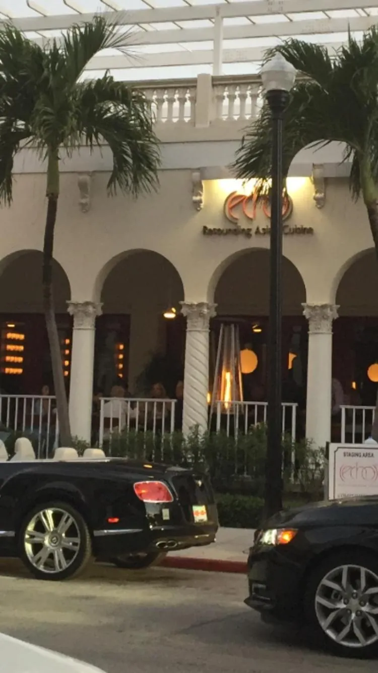 TROPICAL Palm Beach 2BEDROOM2 BATHROOM FREE Valet OutdoorPOOL Beach Garden