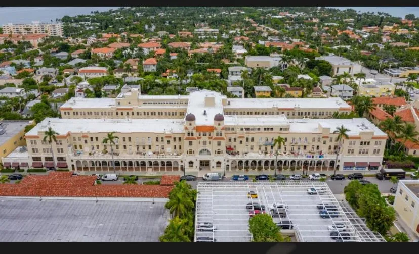 TROPICAL Palm Beach 2BEDROOM2 BATHROOM FREE Valet OutdoorPOOL Beach Garden
