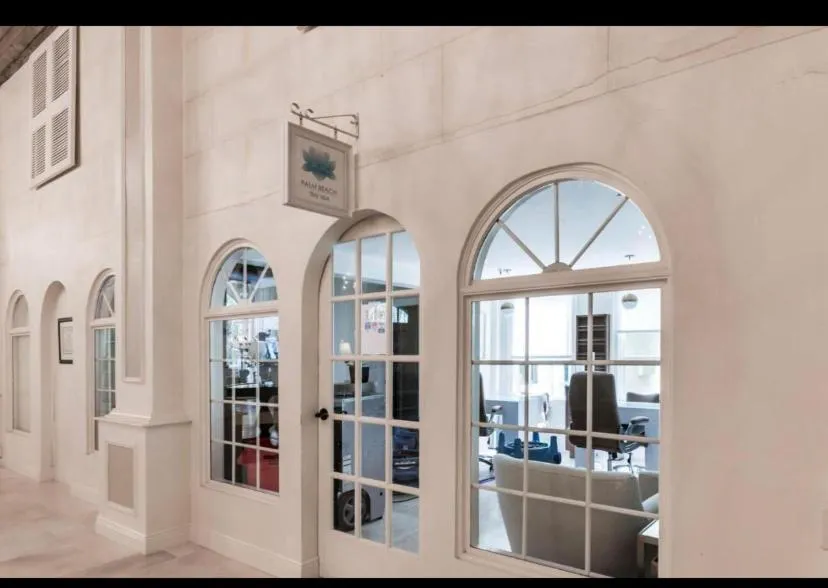 TROPICAL Palm Beach 2BEDROOM2 BATHROOM FREE Valet OutdoorPOOL Beach Garden