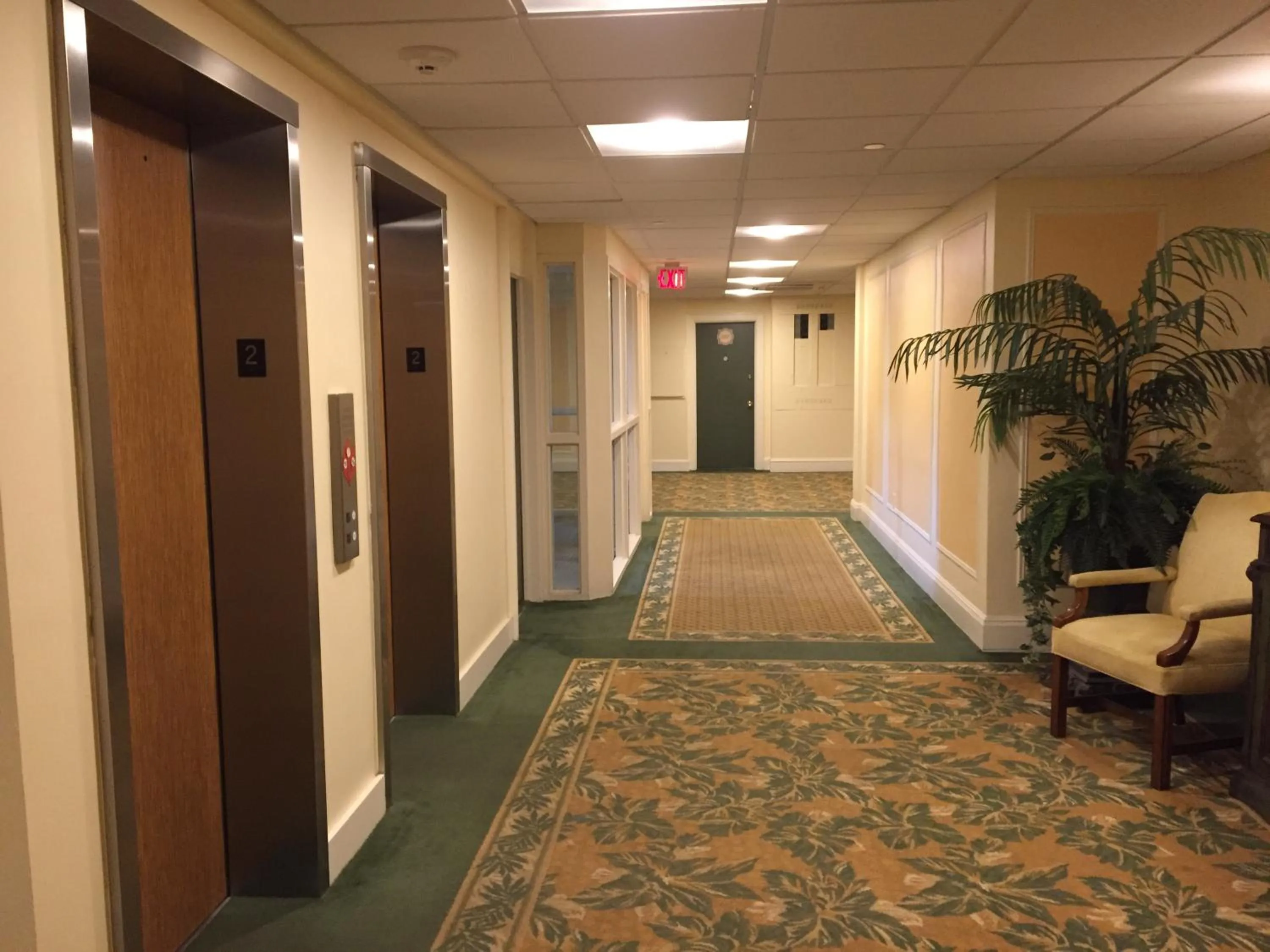 TROPICAL Palm Beach 2BEDROOM2 BATHROOM FREE Valet OutdoorPOOL Beach Garden