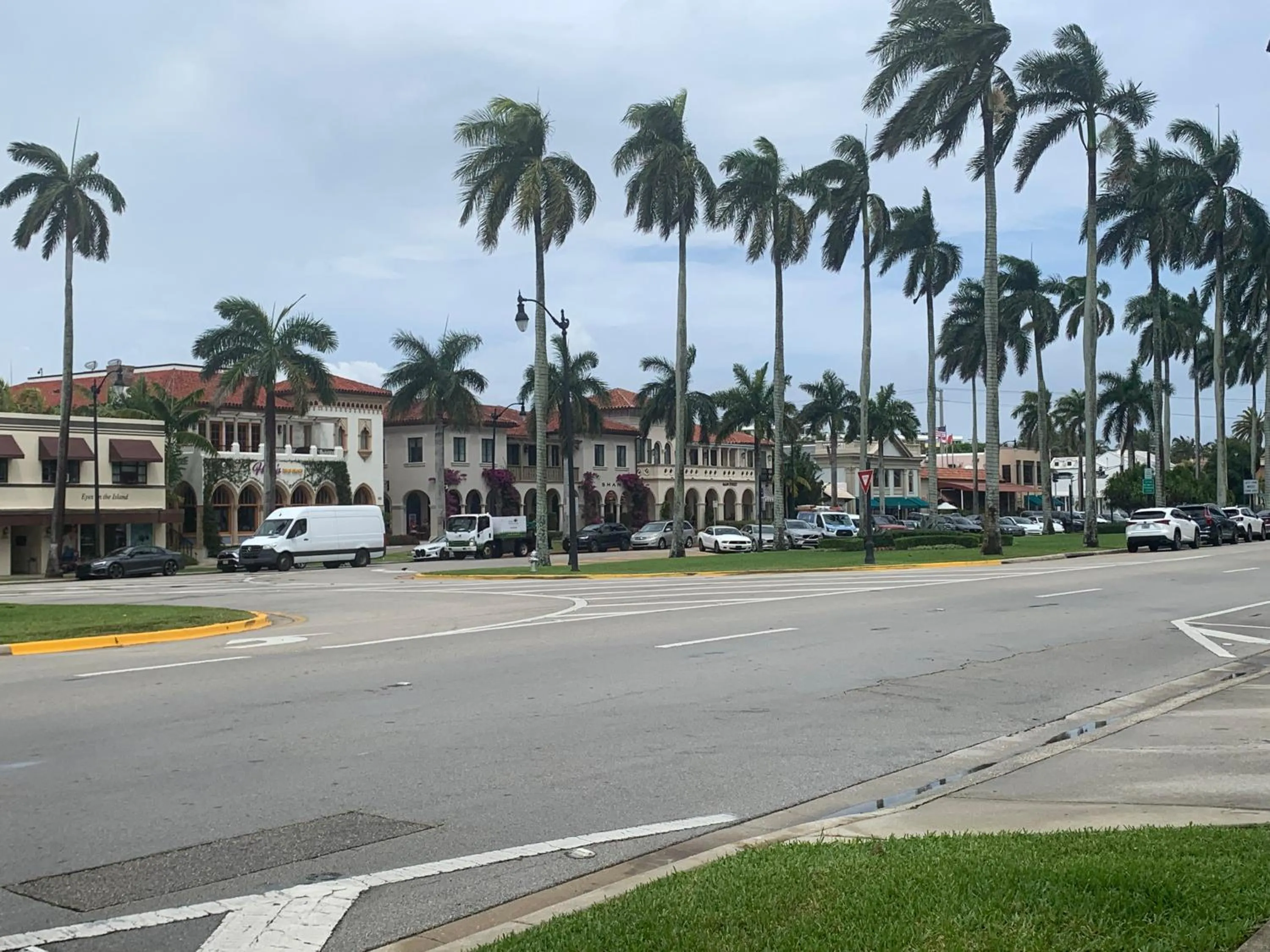 TROPICAL Palm Beach 2BEDROOM2 BATHROOM FREE Valet OutdoorPOOL Beach Garden