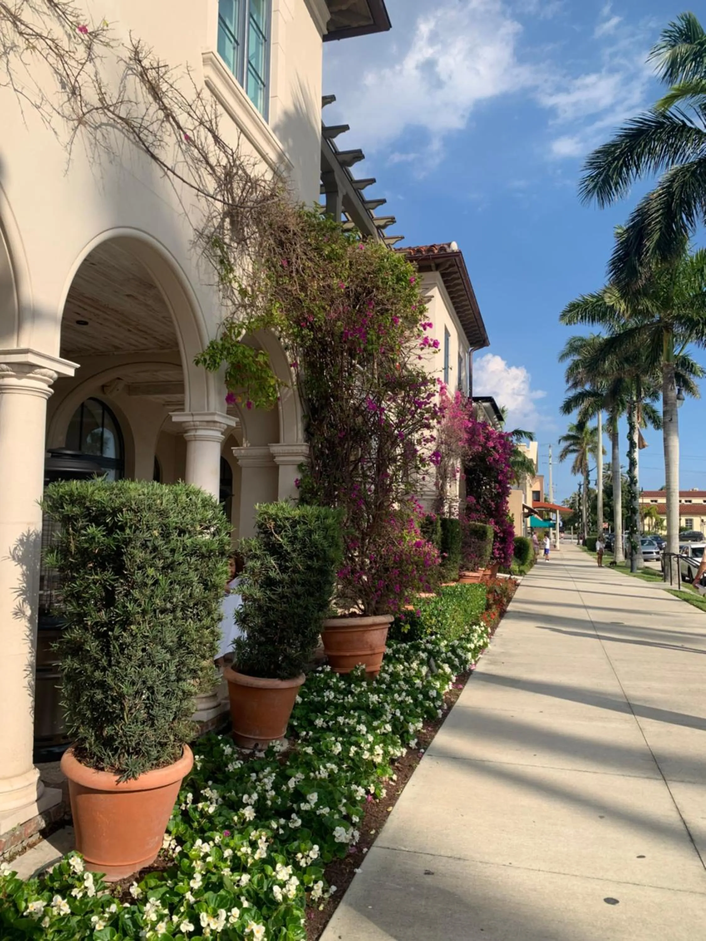 TROPICAL Palm Beach 2BEDROOM2 BATHROOM FREE Valet OutdoorPOOL Beach Garden