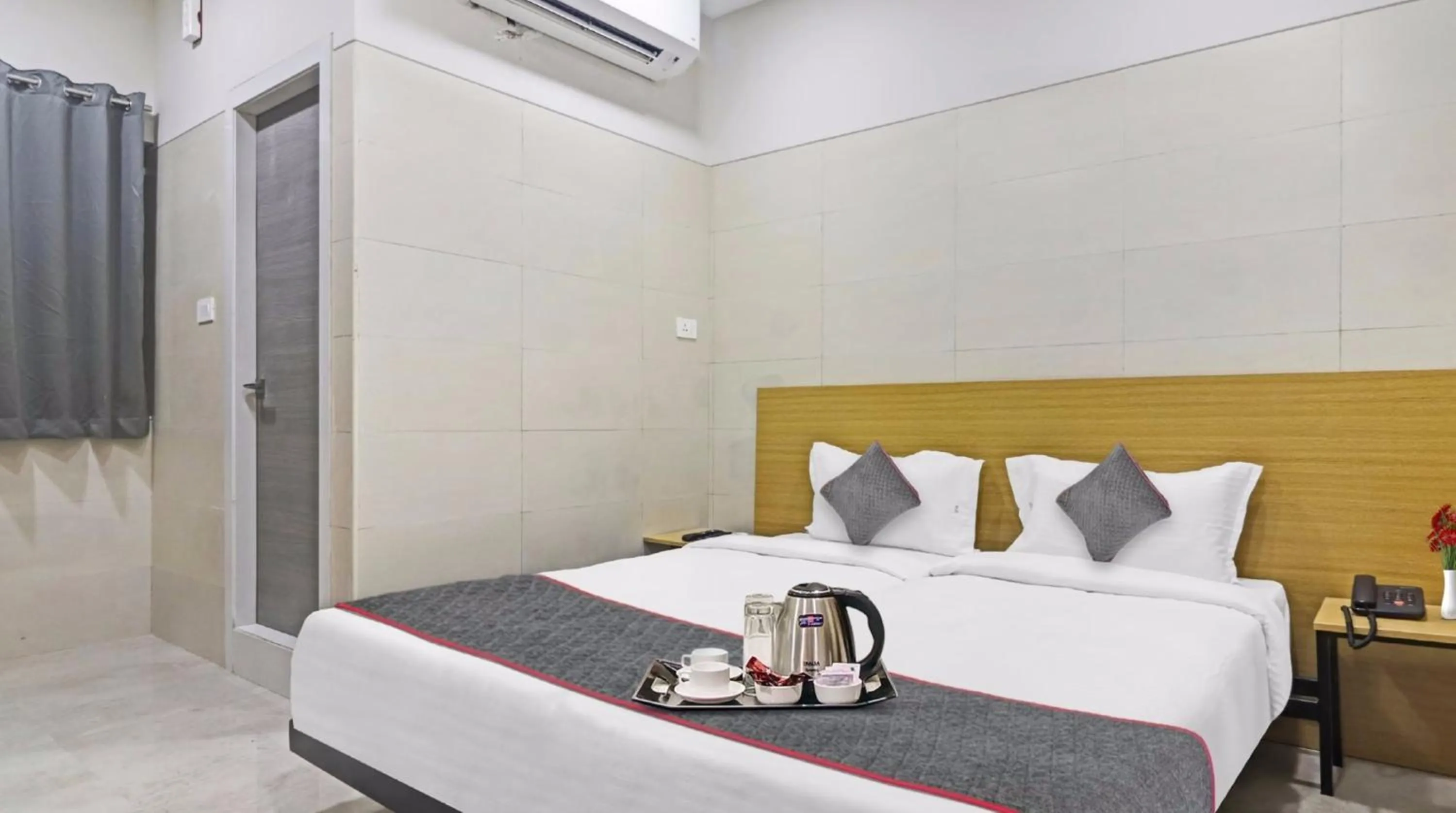 Bedroom, Bed in Super Townhouse Ameerpet