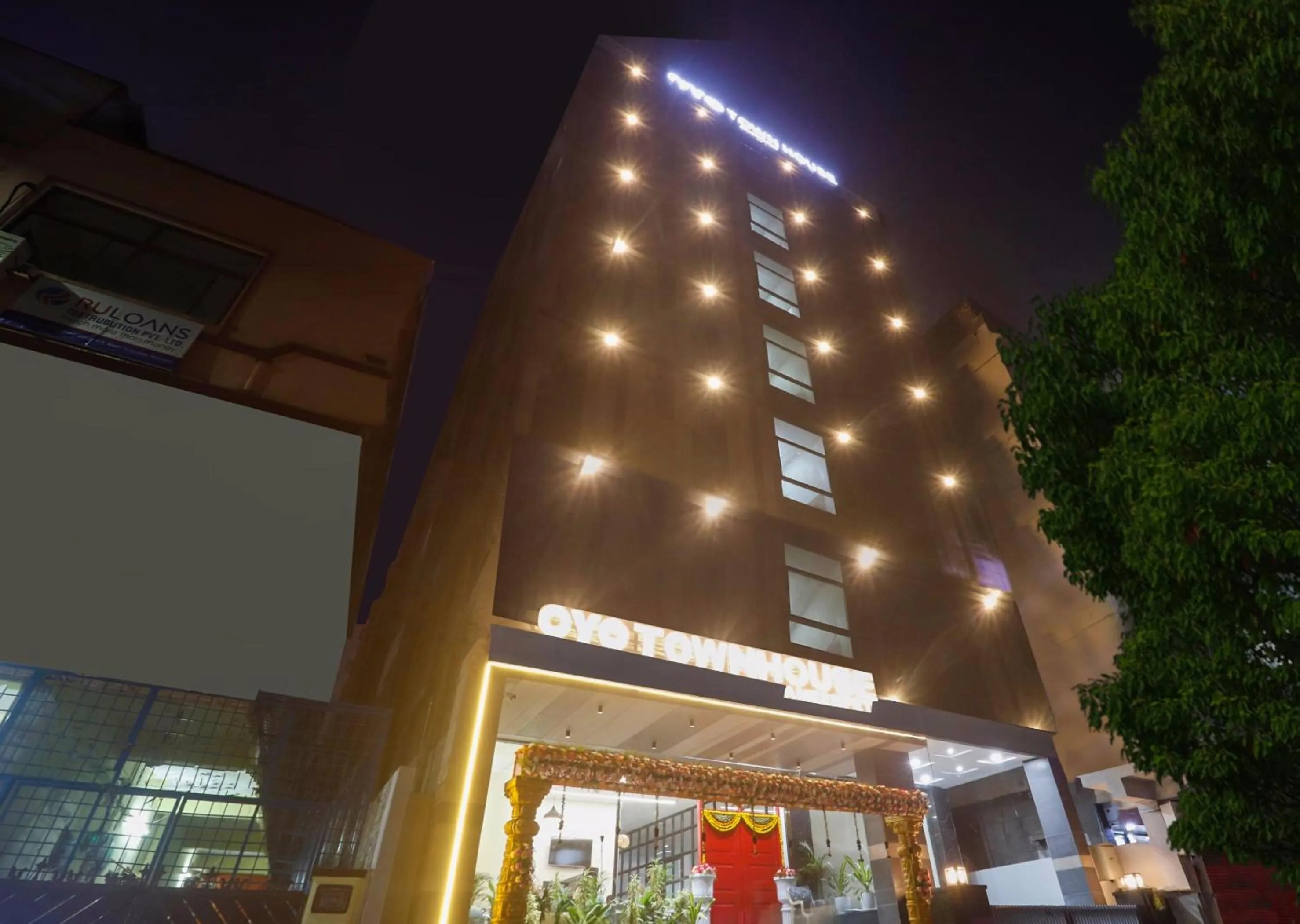 Facade/entrance in Super Townhouse Ameerpet