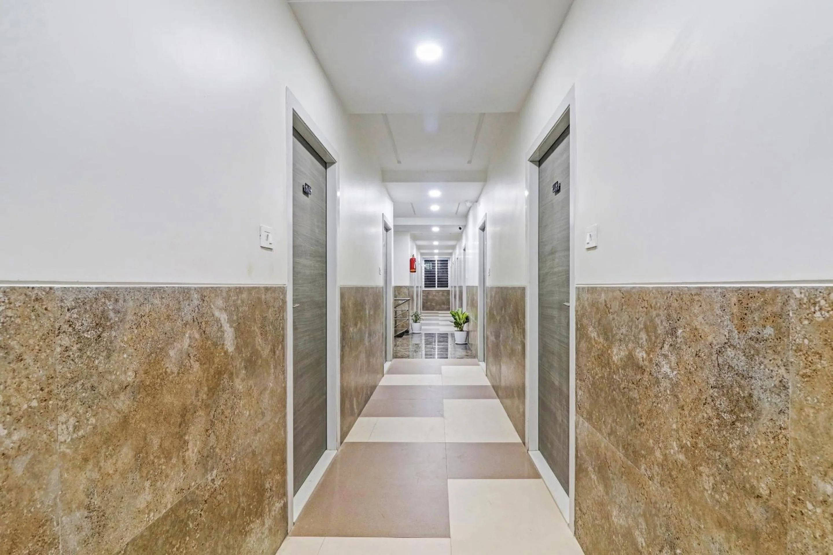 Lobby or reception in Super Townhouse Ameerpet