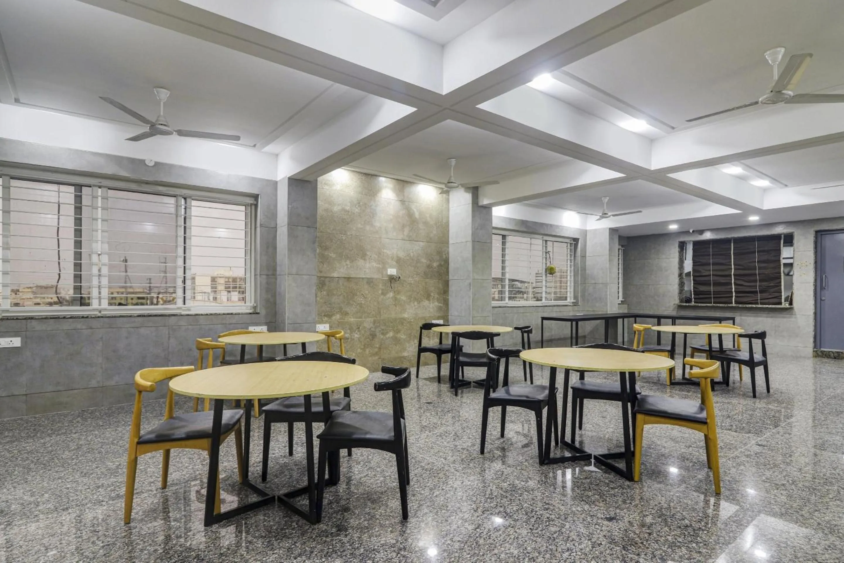 Restaurant/places to eat in Super Townhouse Ameerpet