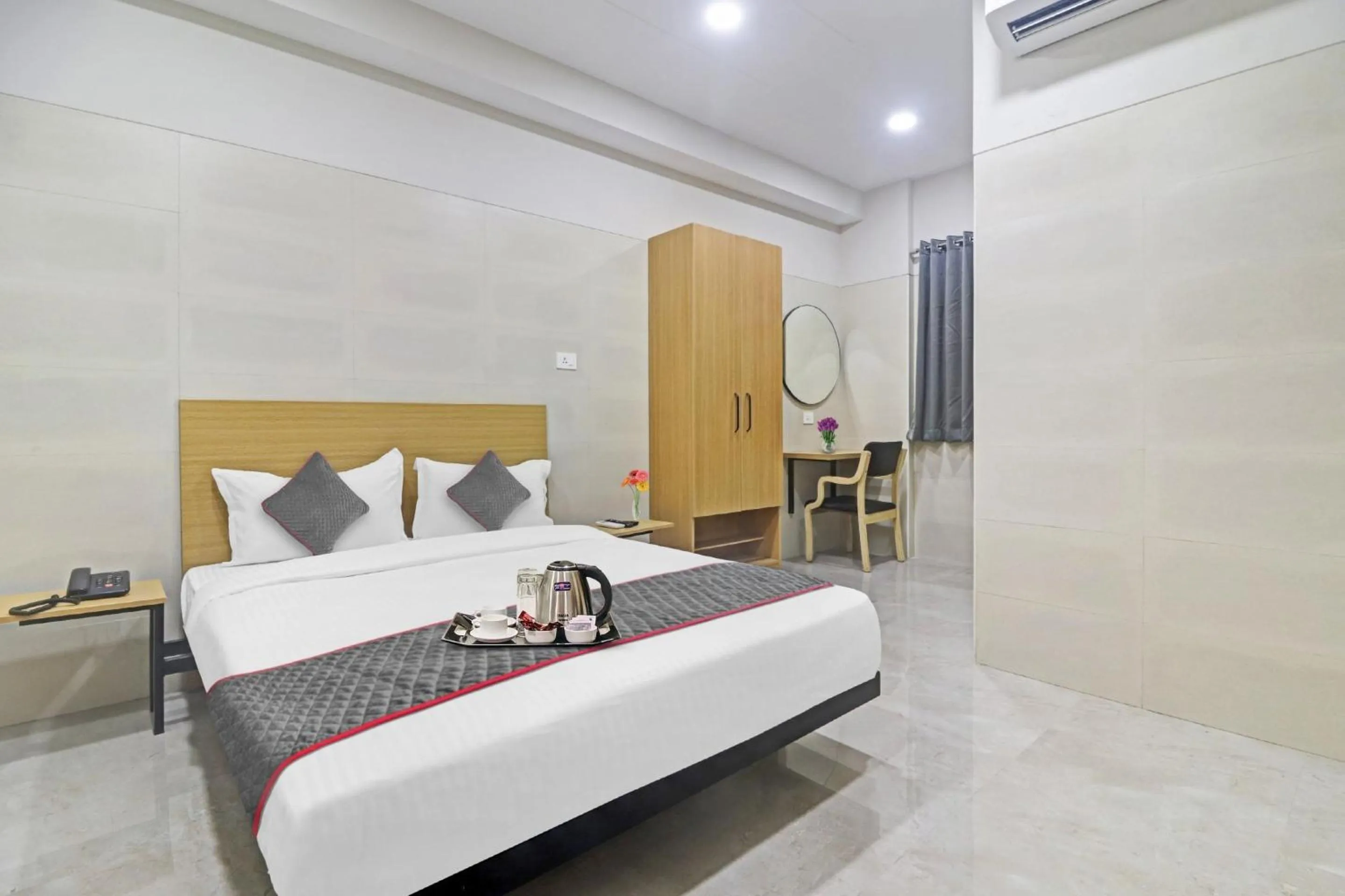 Bedroom, Bed in Super Townhouse Ameerpet