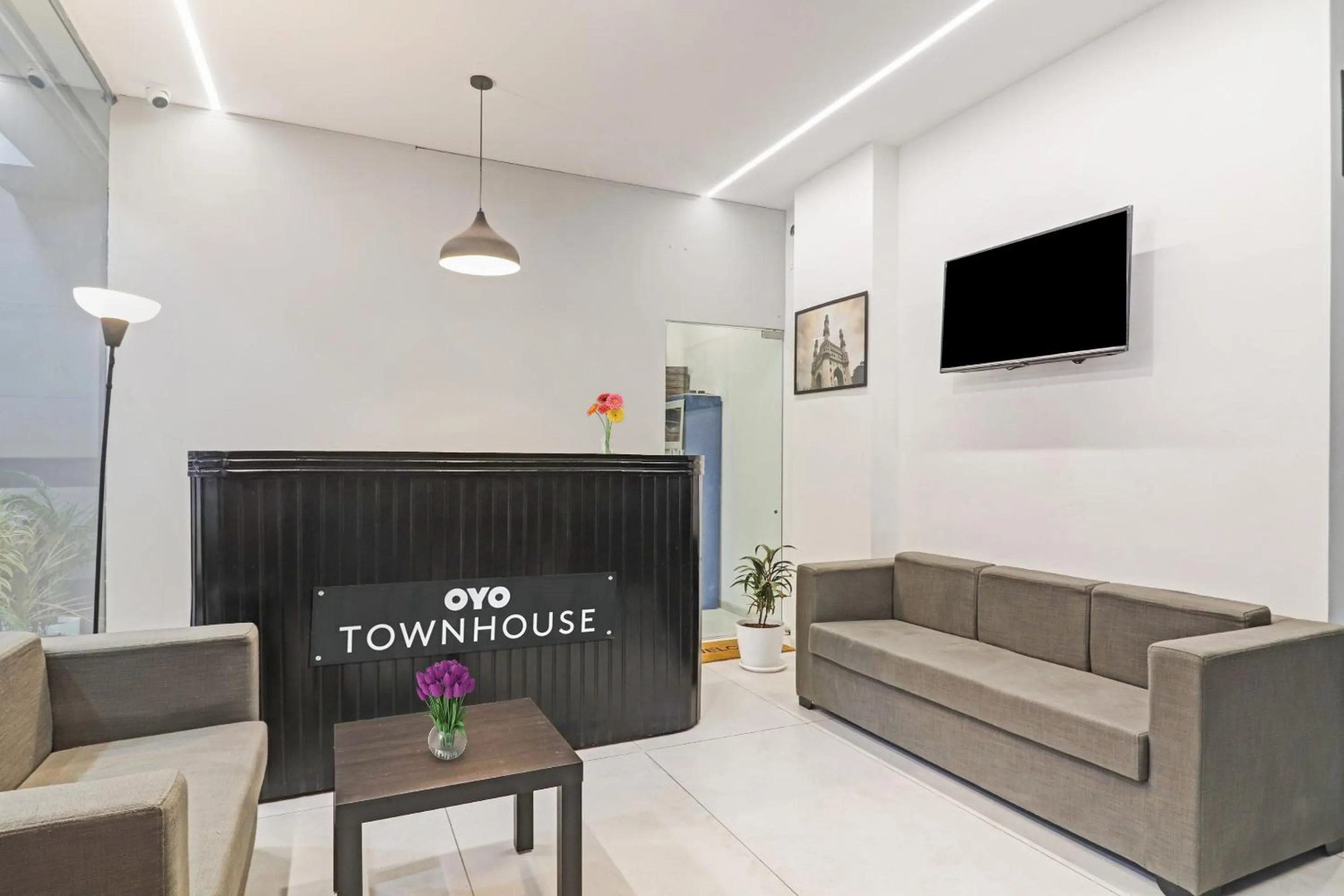 Lobby or reception in Super Townhouse Ameerpet