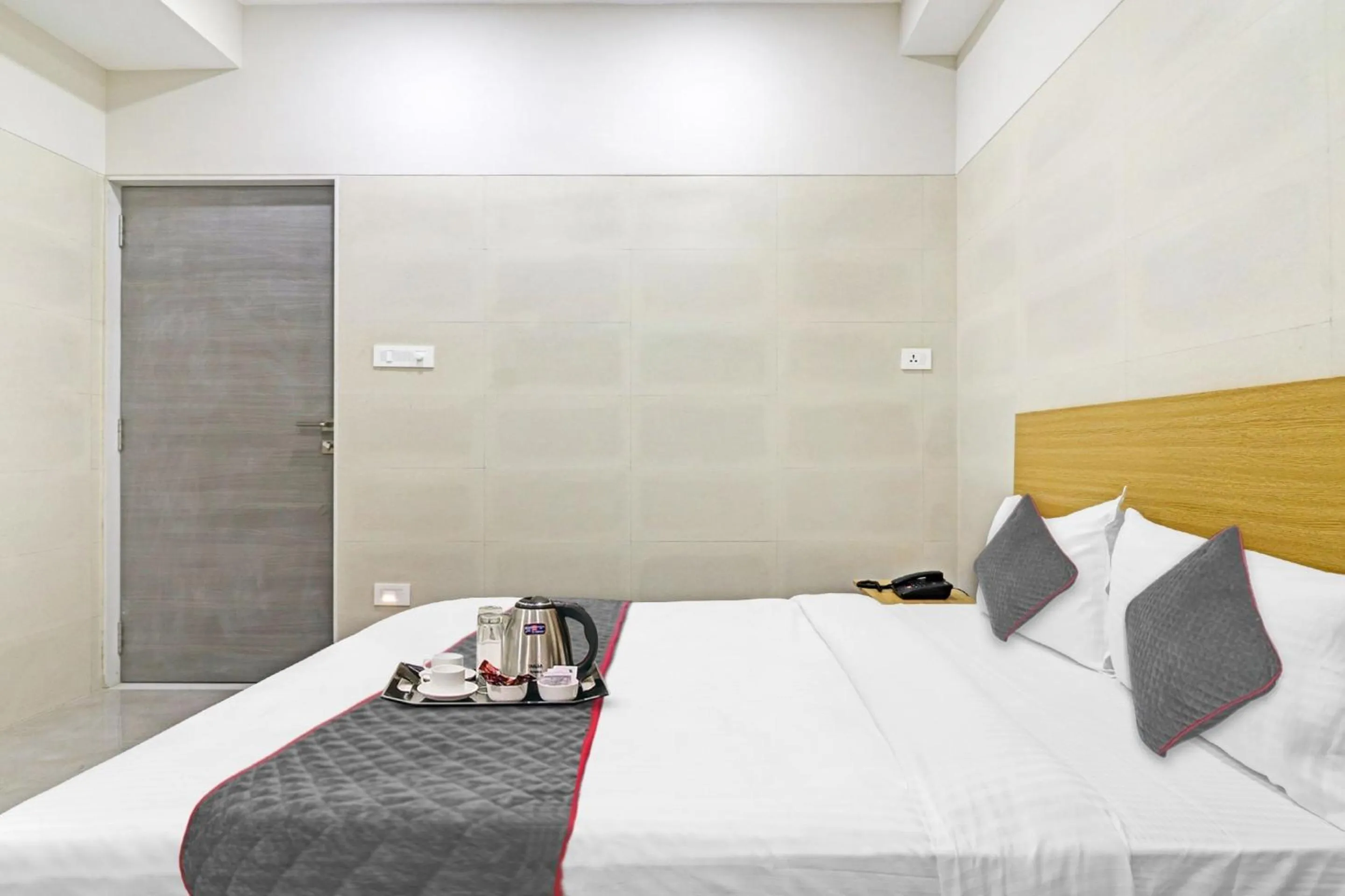Bedroom, Bed in Super Townhouse Ameerpet