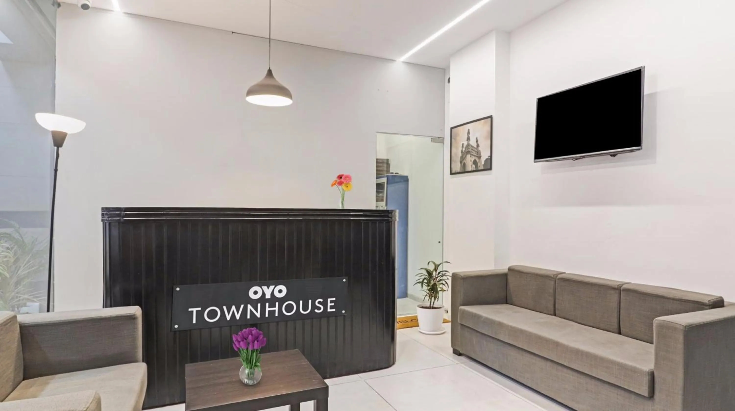 Lobby or reception in Super Townhouse Ameerpet