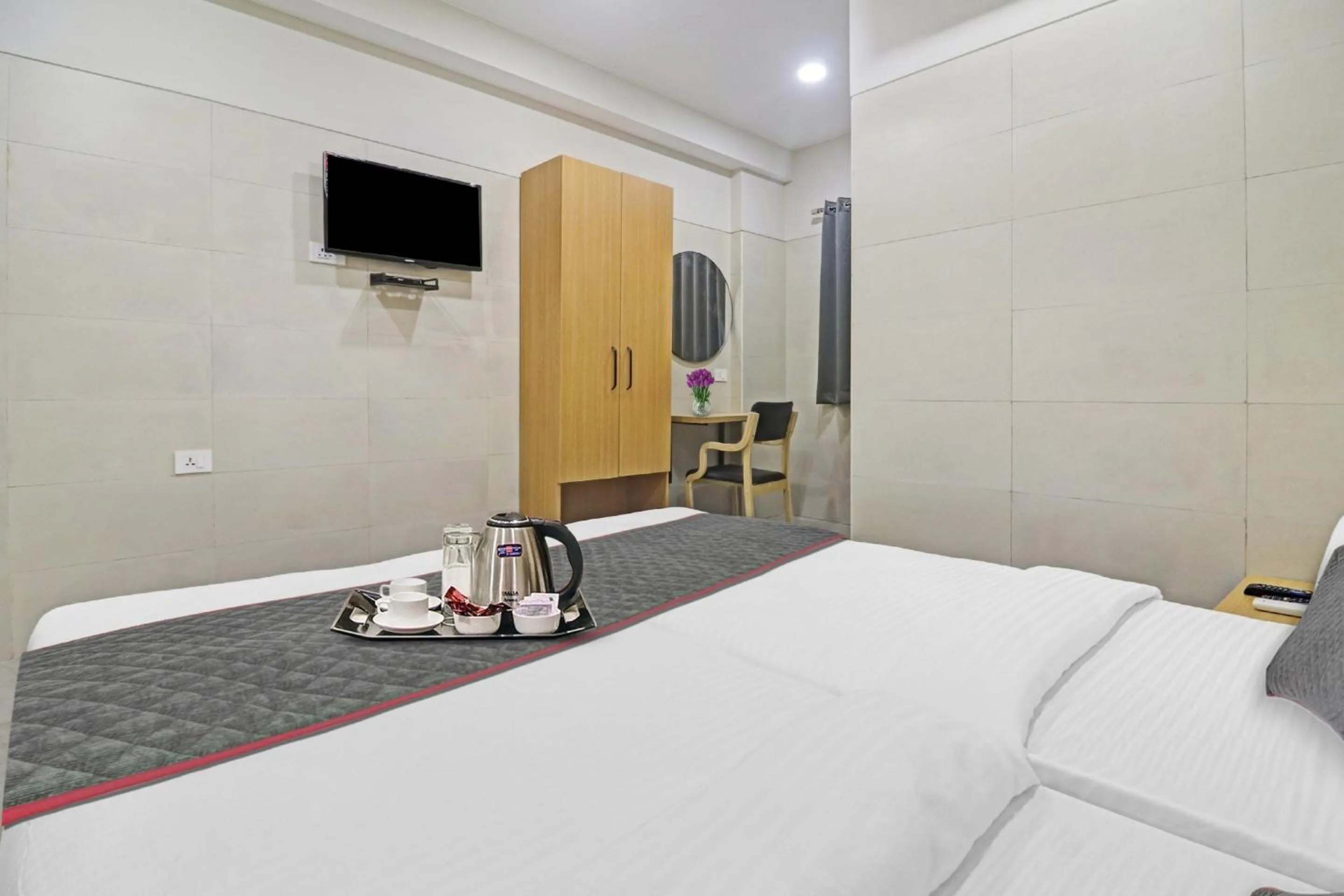 Facade/entrance, Bed in Super Townhouse Ameerpet