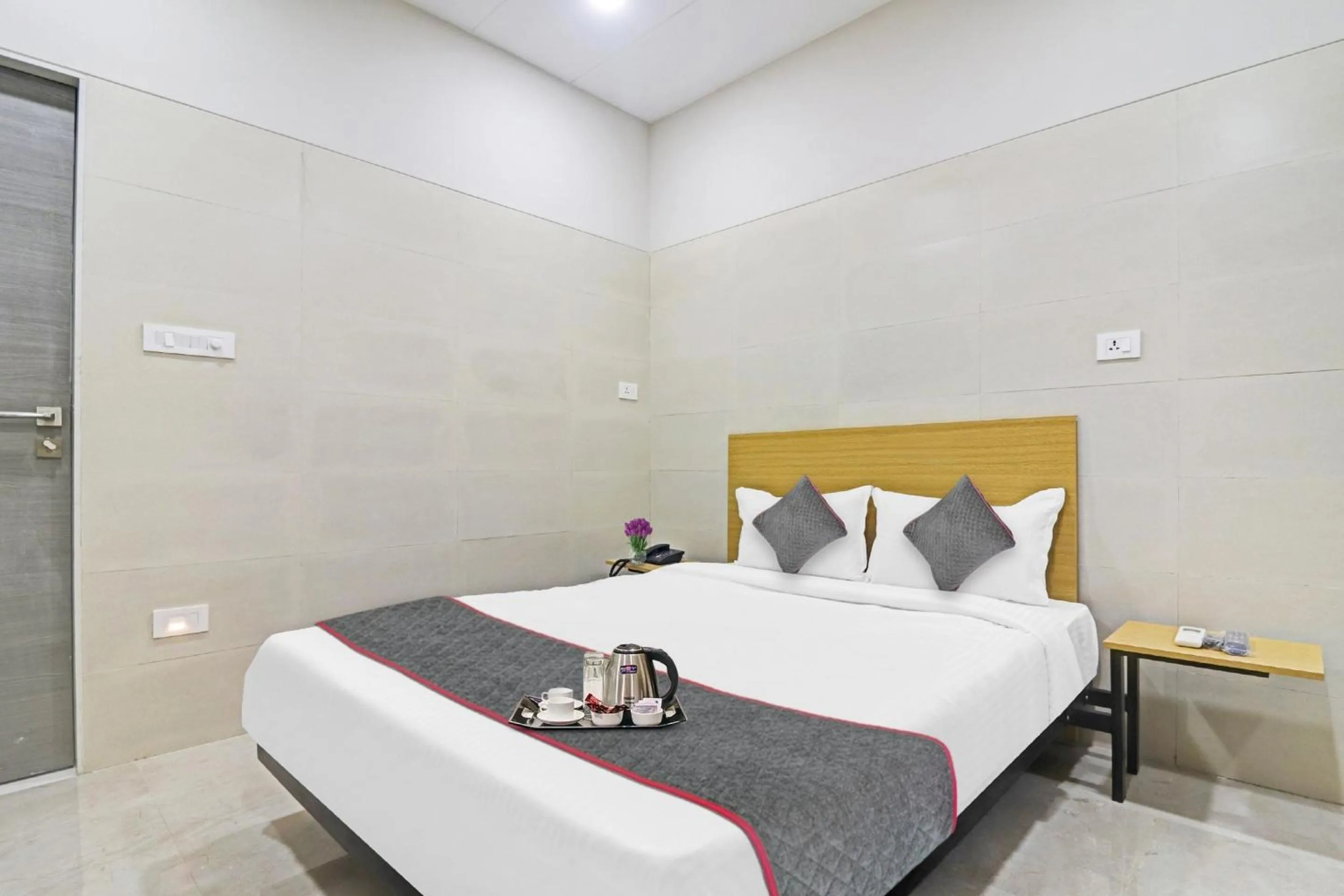 Bedroom, Bed in Super Townhouse Ameerpet