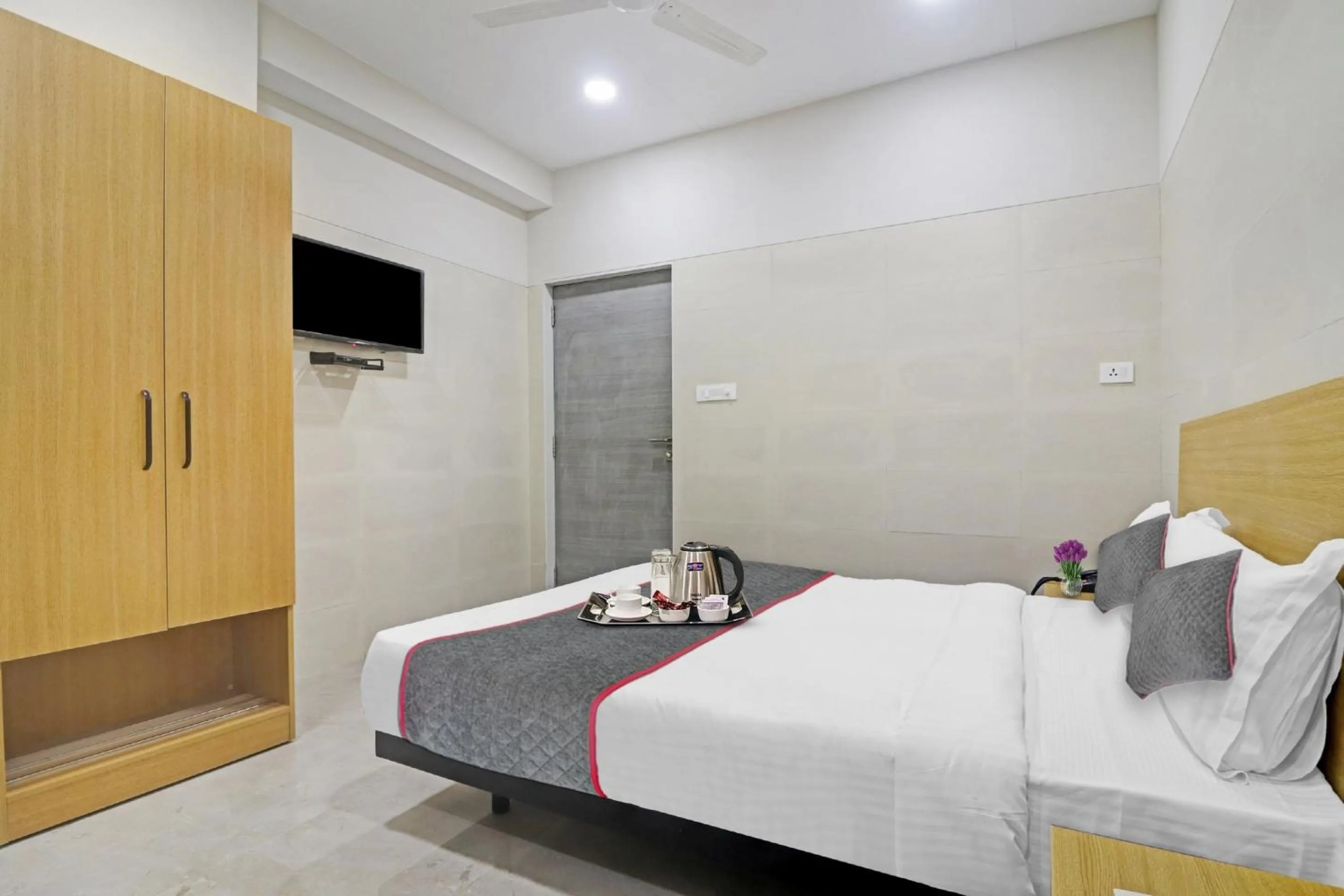 Bedroom, Bed in Super Townhouse Ameerpet