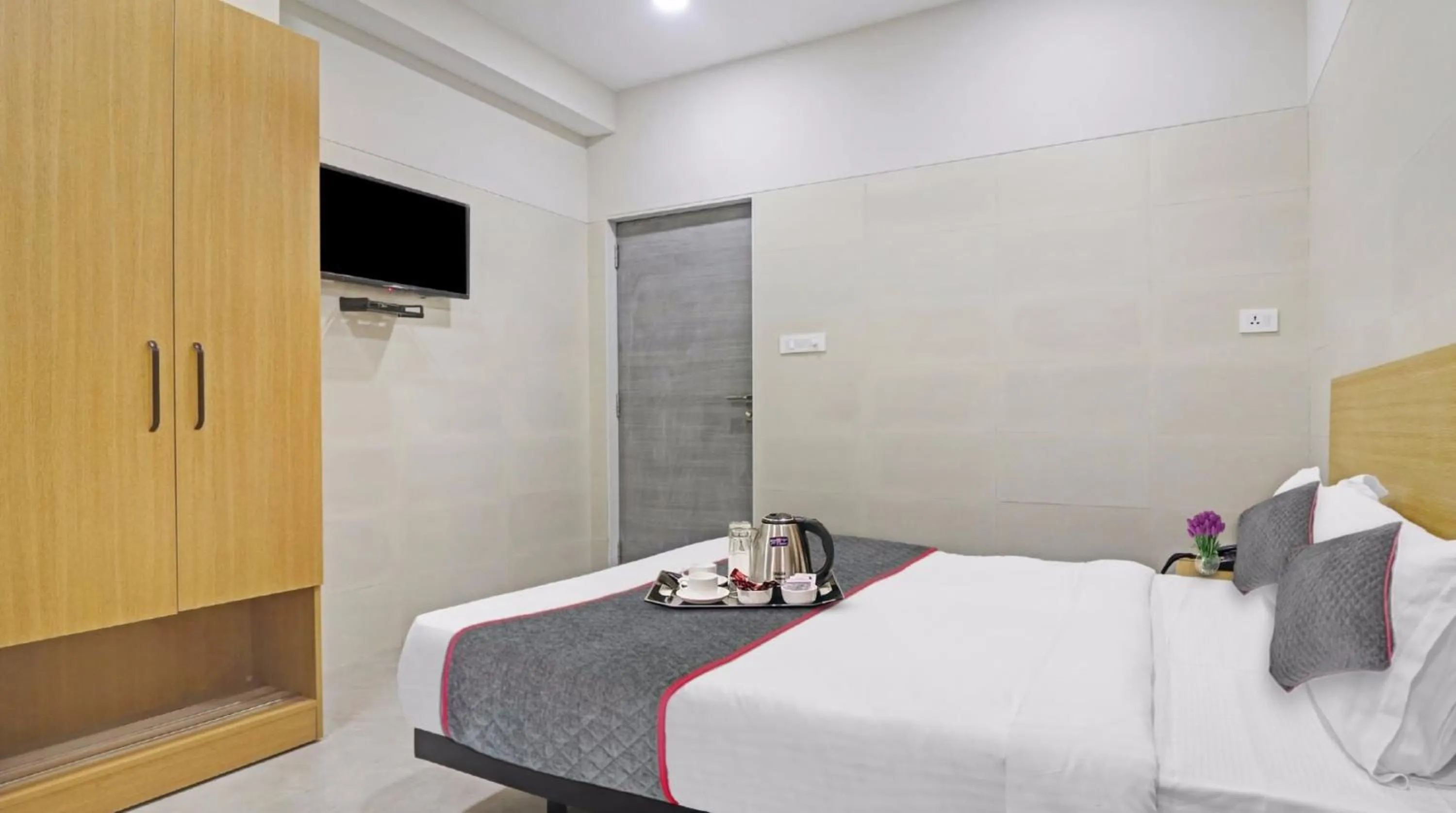 Facade/entrance, Bed in Super Townhouse Ameerpet