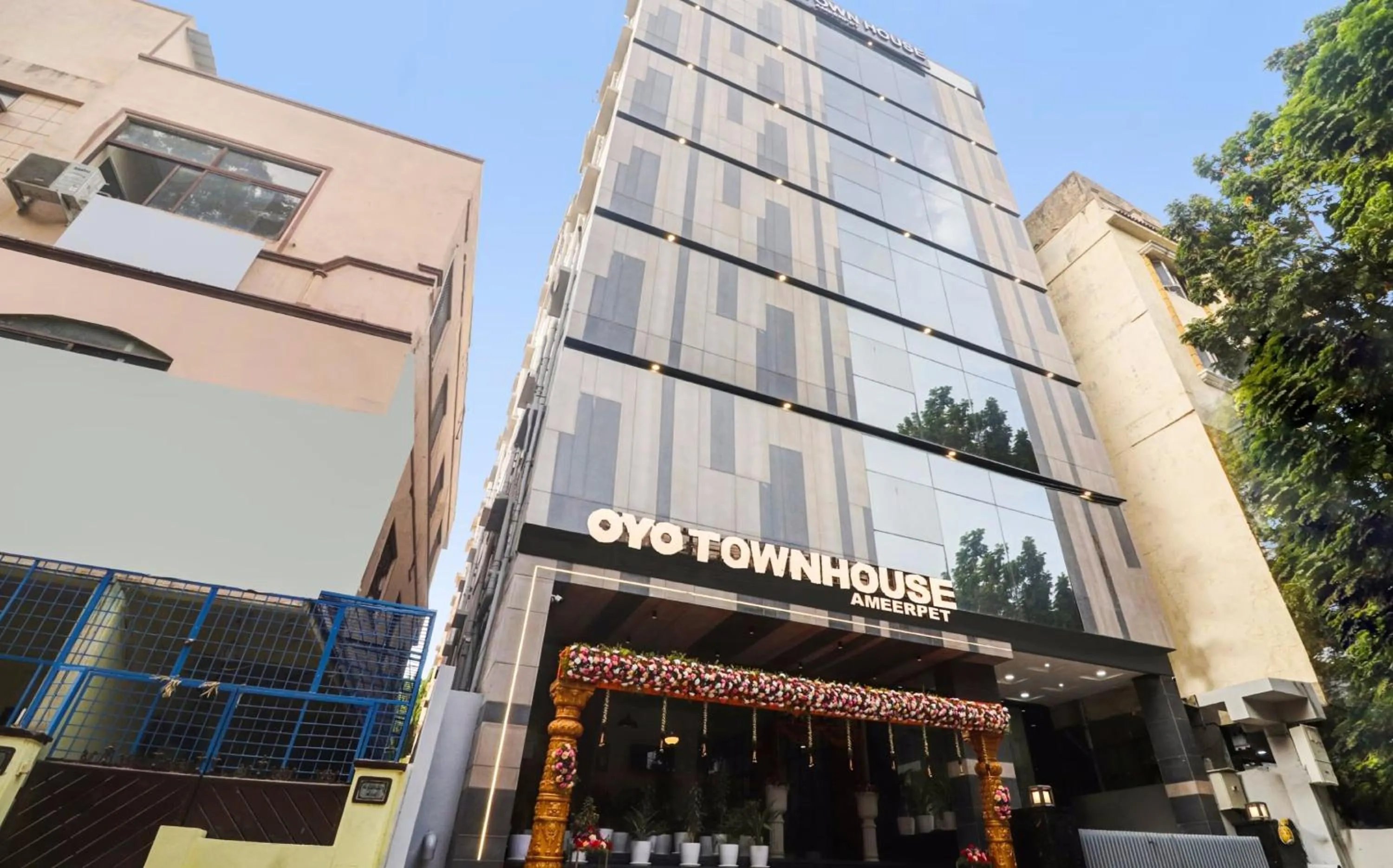 Facade/entrance in Super Townhouse Ameerpet