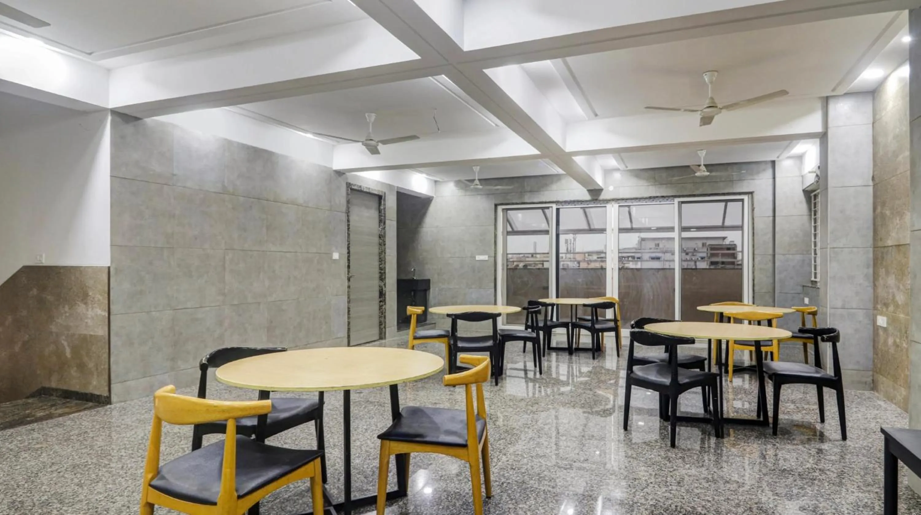 Restaurant/places to eat in Super Townhouse Ameerpet